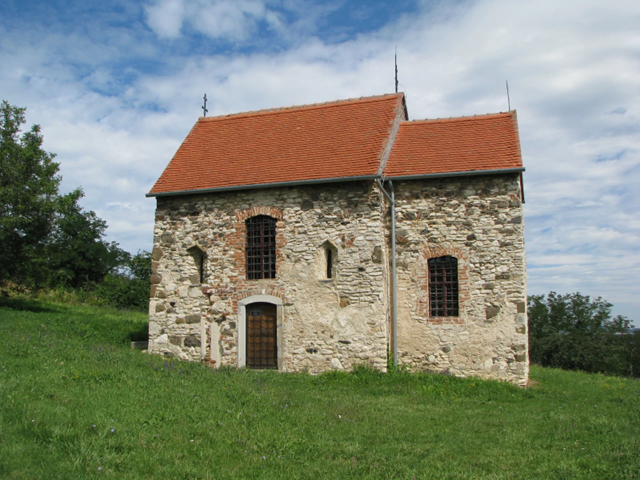 közeli látnivaló címképe