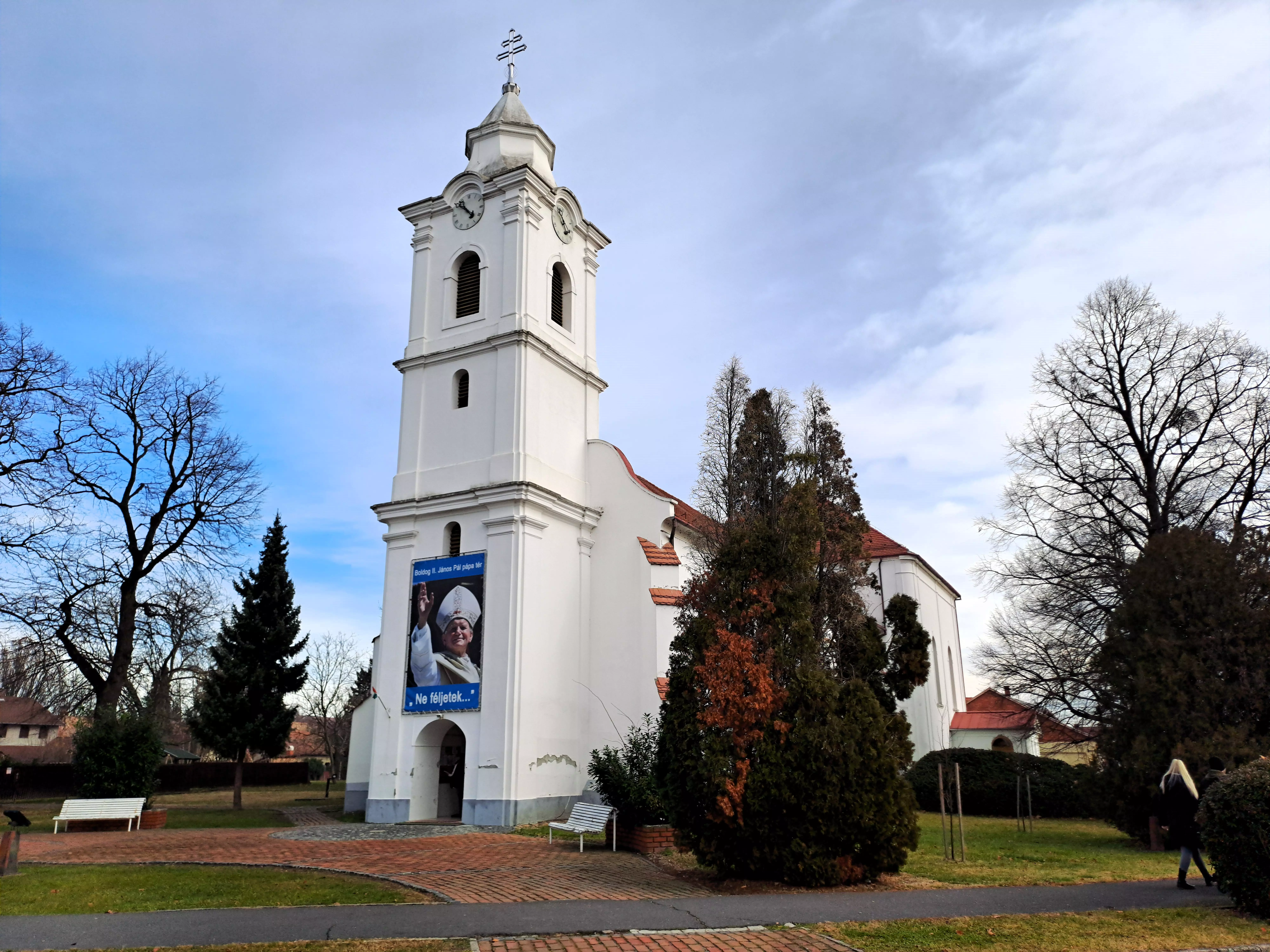 közeli látnivaló címképe