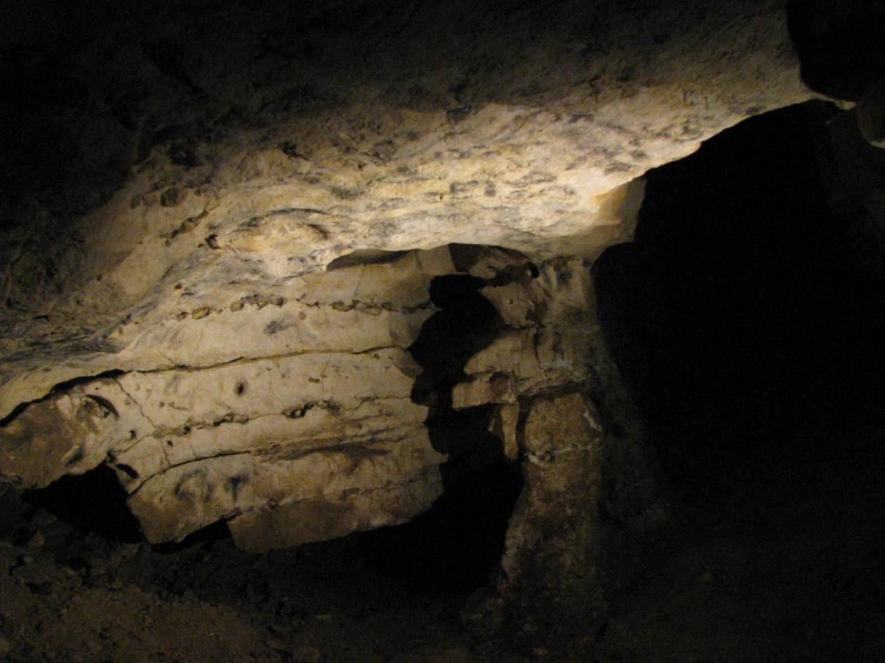 Lóczy-barlang nevü látnivaló 12. számú fényképe