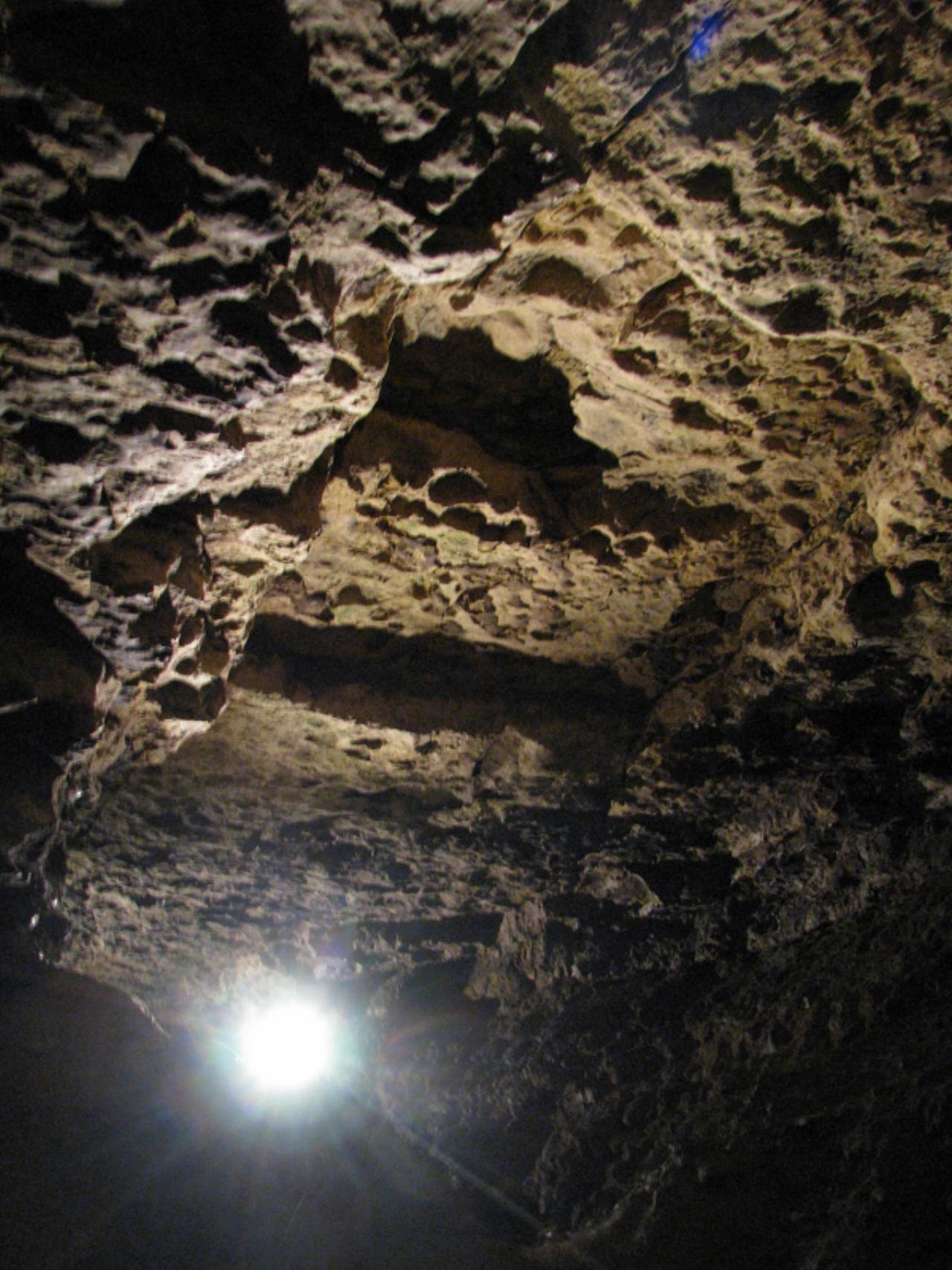 Lóczy-barlang nevü látnivaló 7. számú fényképe
