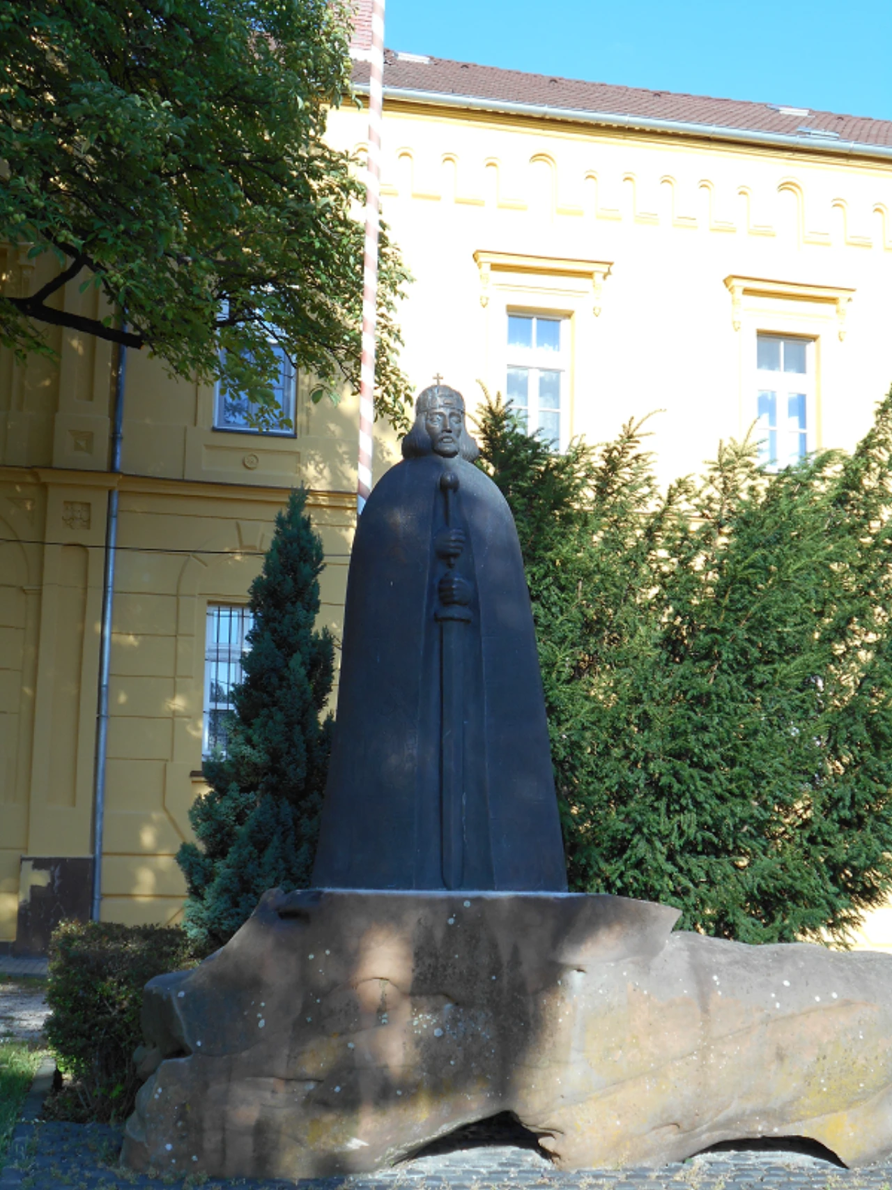 közeli látnivaló címképe