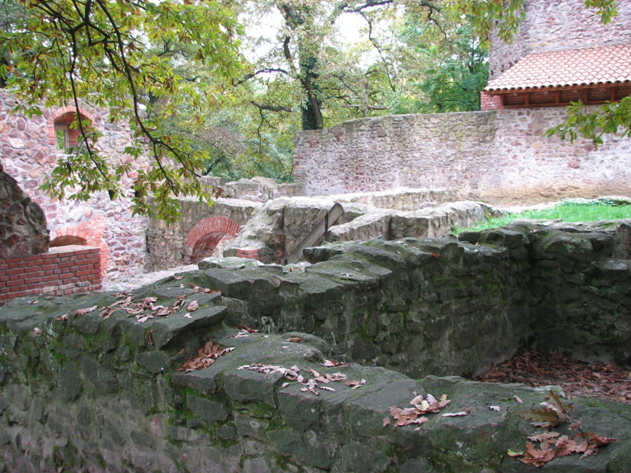 Köveskúti pálos kolostor romjai nevü látnivaló 12. számú fényképe