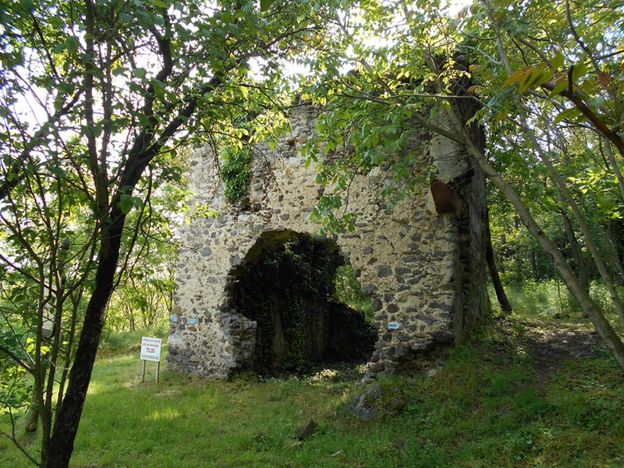 közeli látnivaló címképe