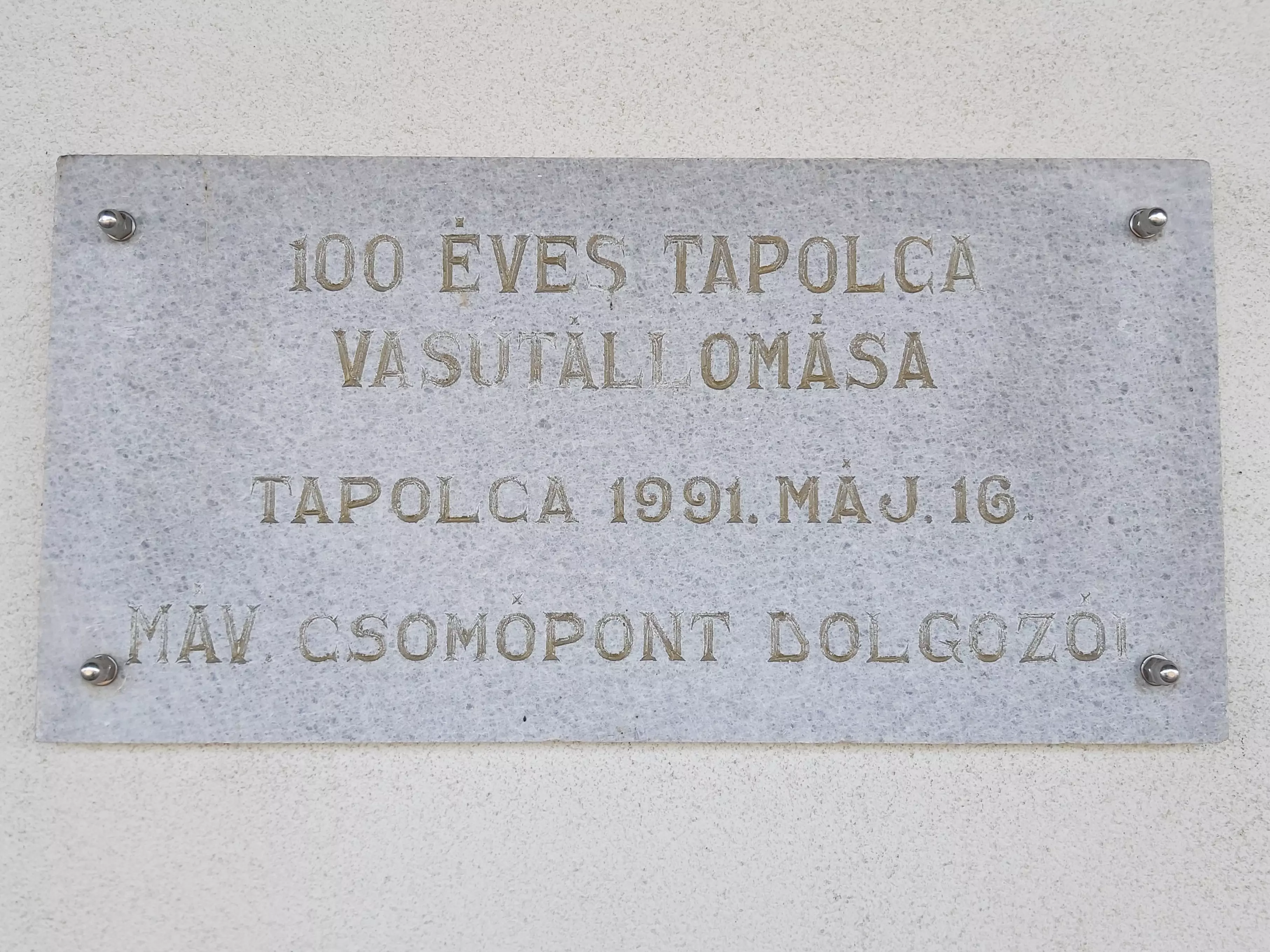 közeli látnivaló címképe