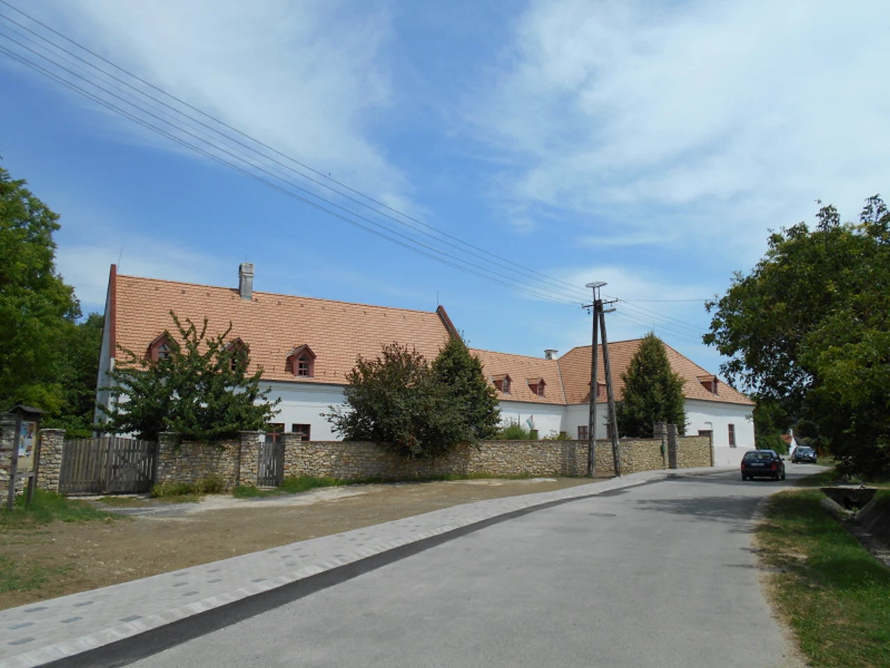 közeli látnivaló címképe