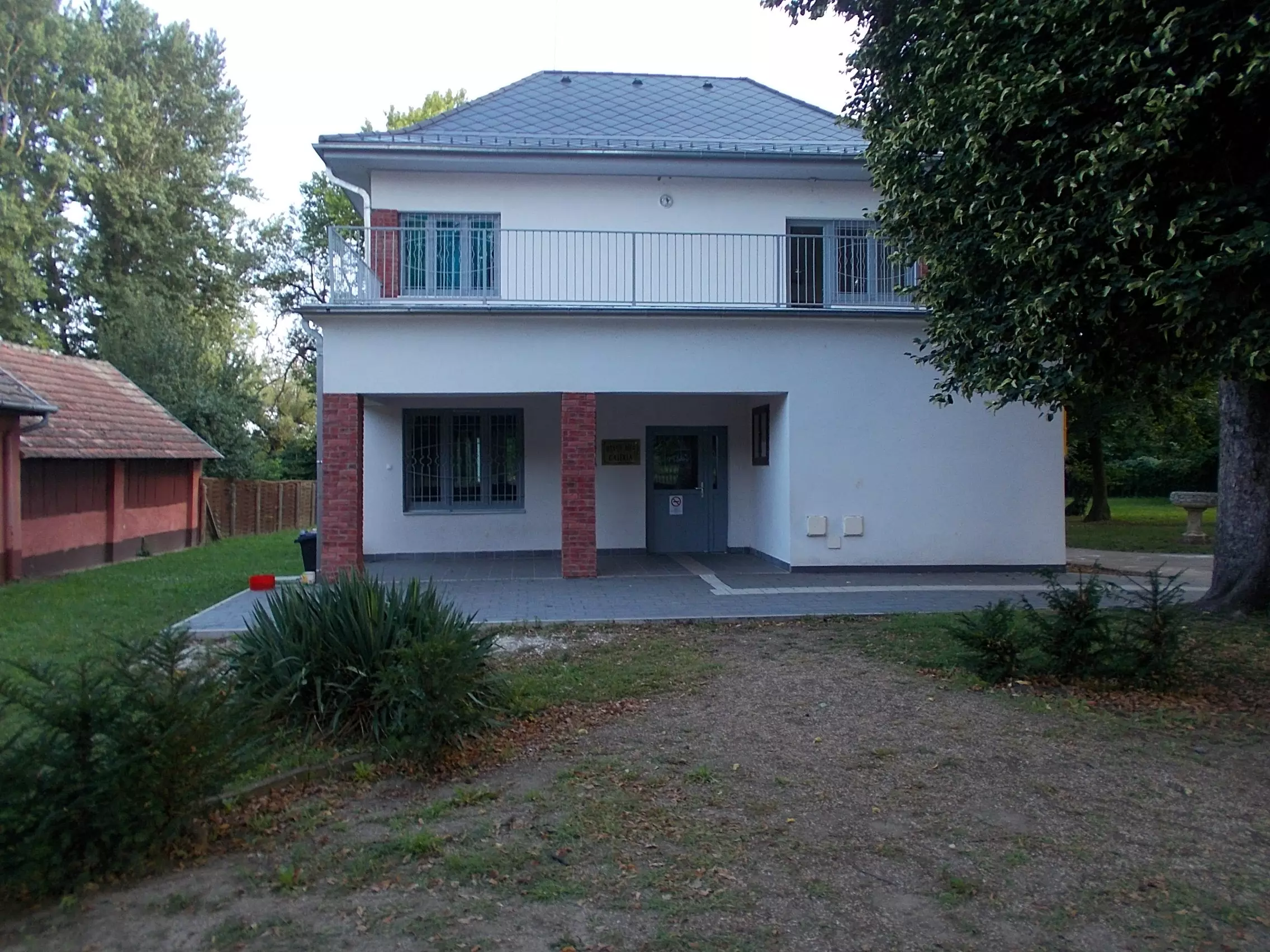 közeli látnivaló címképe