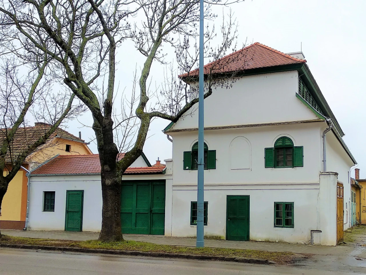közeli látnivaló címképe