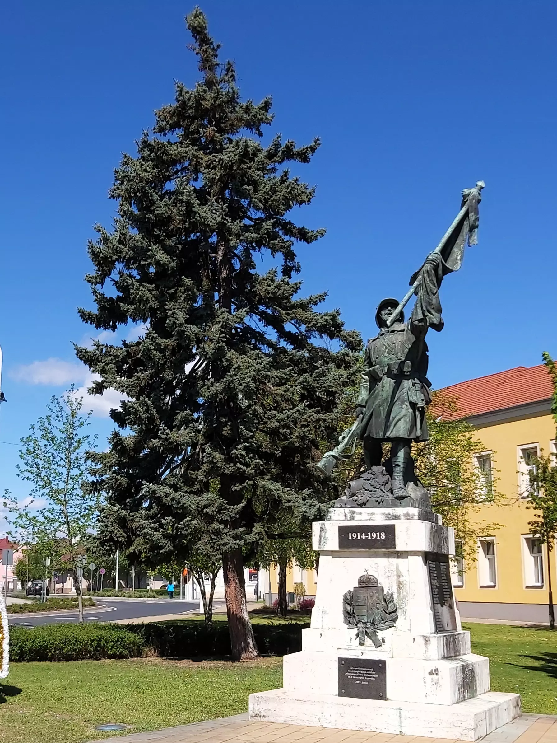 közeli látnivaló címképe