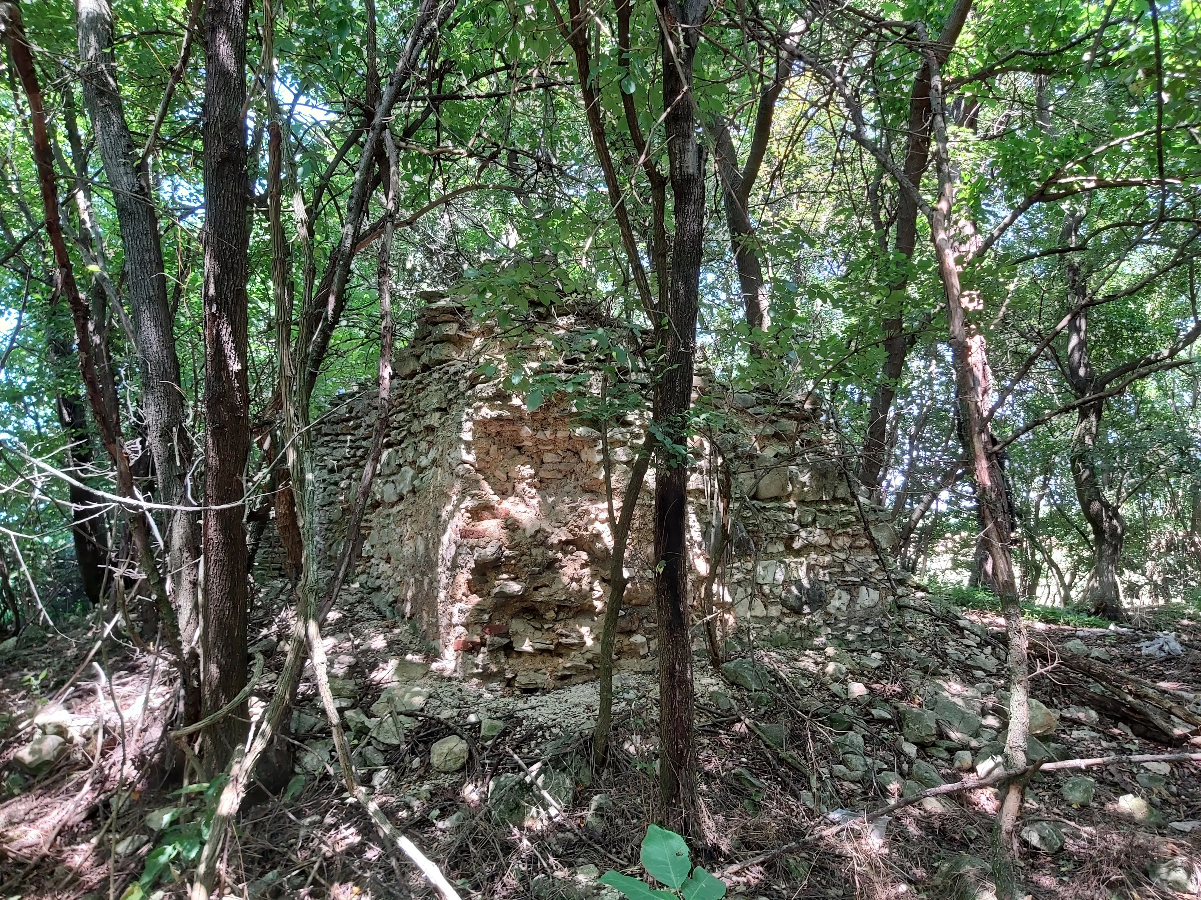 Alcsabi román kori templomrom nevü látnivaló 8. számú fényképe