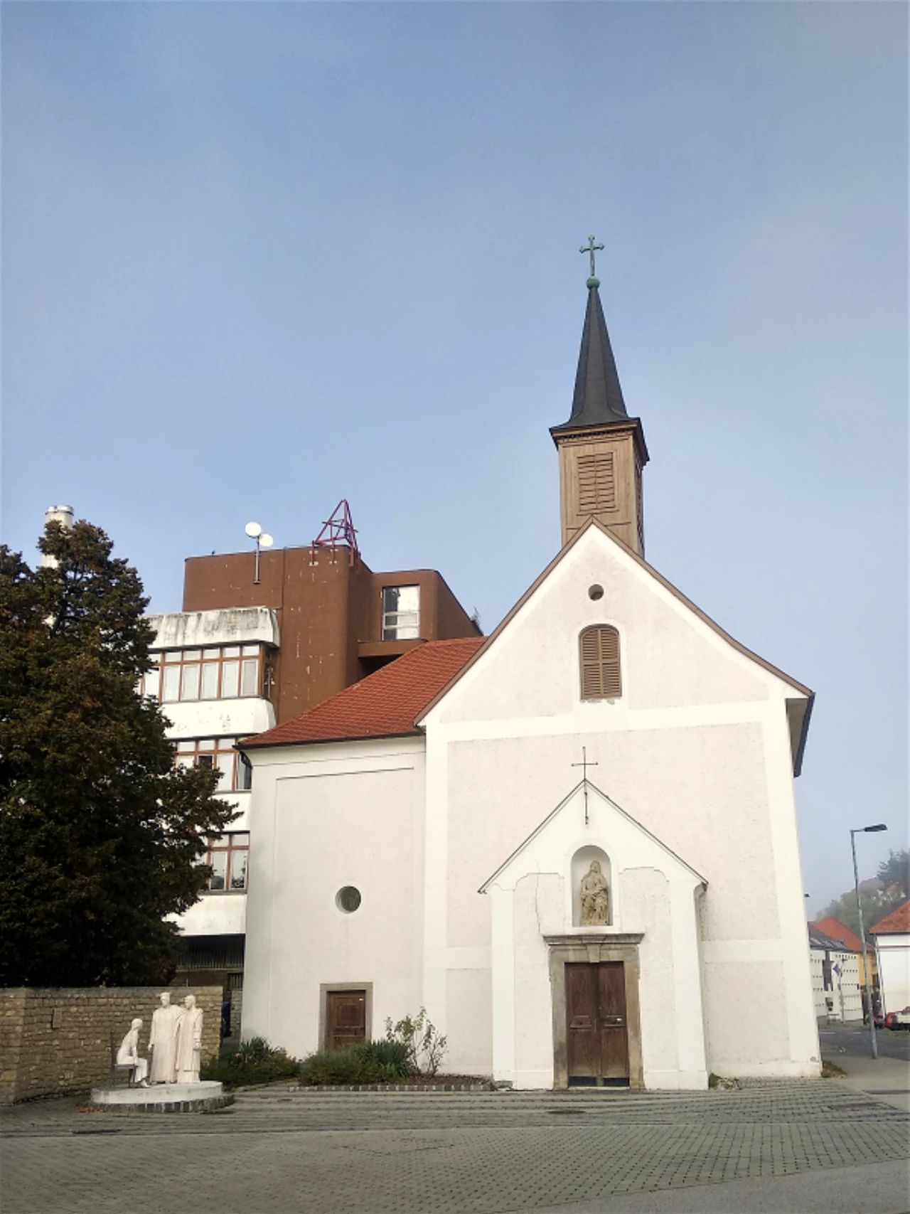 közeli látnivaló címképe