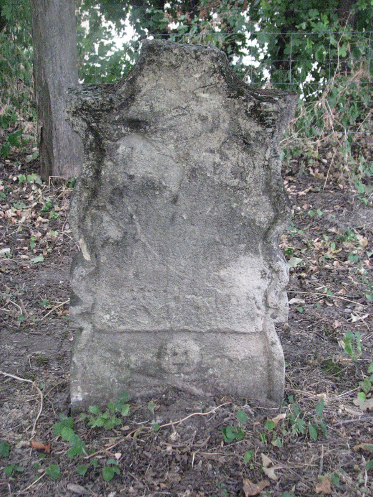 régi sírkövek a temetőben nevü látnivaló 4. számú fényképe