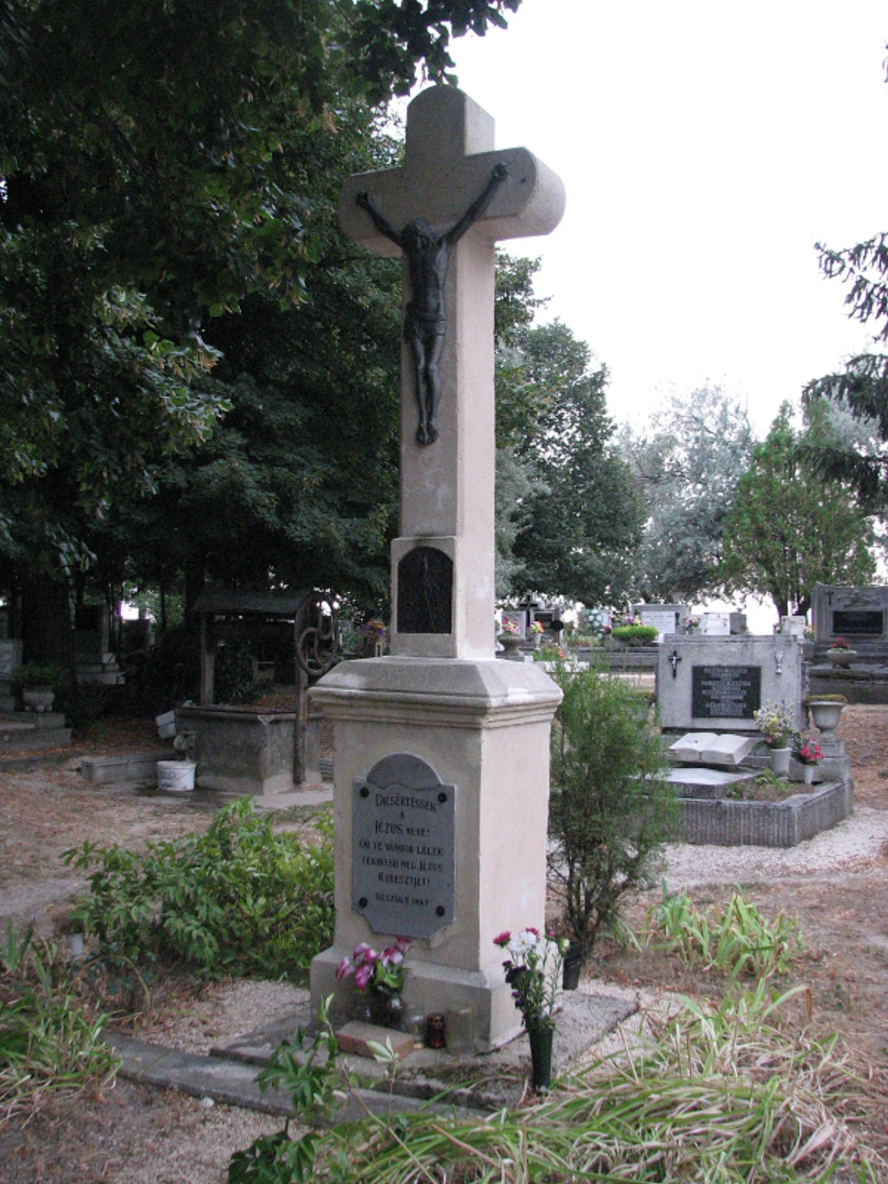 régi sírkövek a temetőben nevü látnivaló 7. számú fényképe