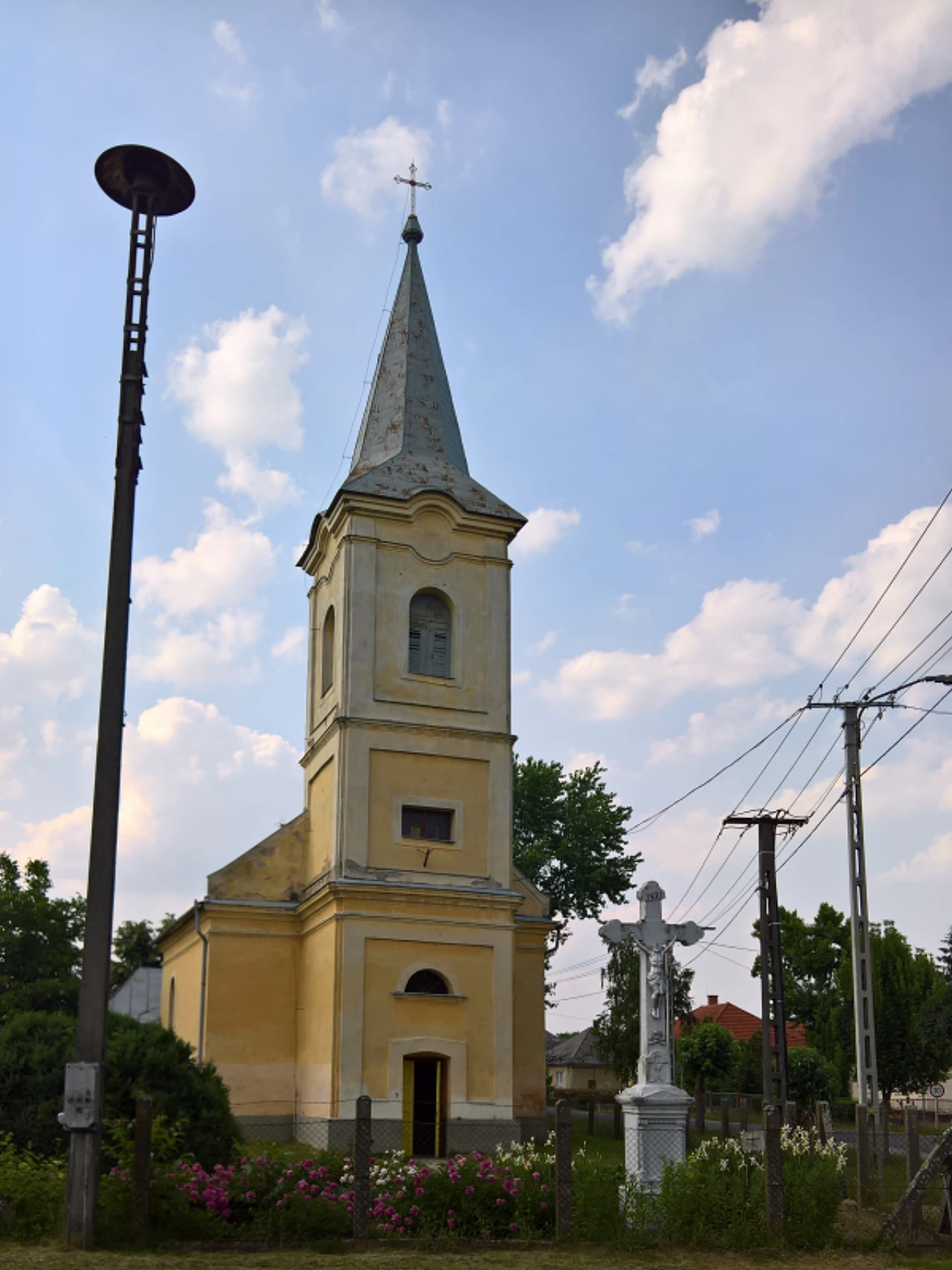 közeli látnivaló címképe