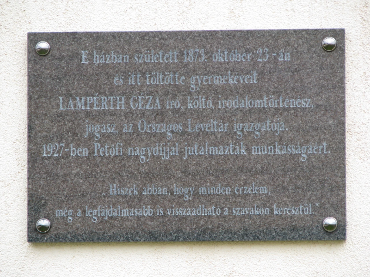 közeli látnivaló címképe