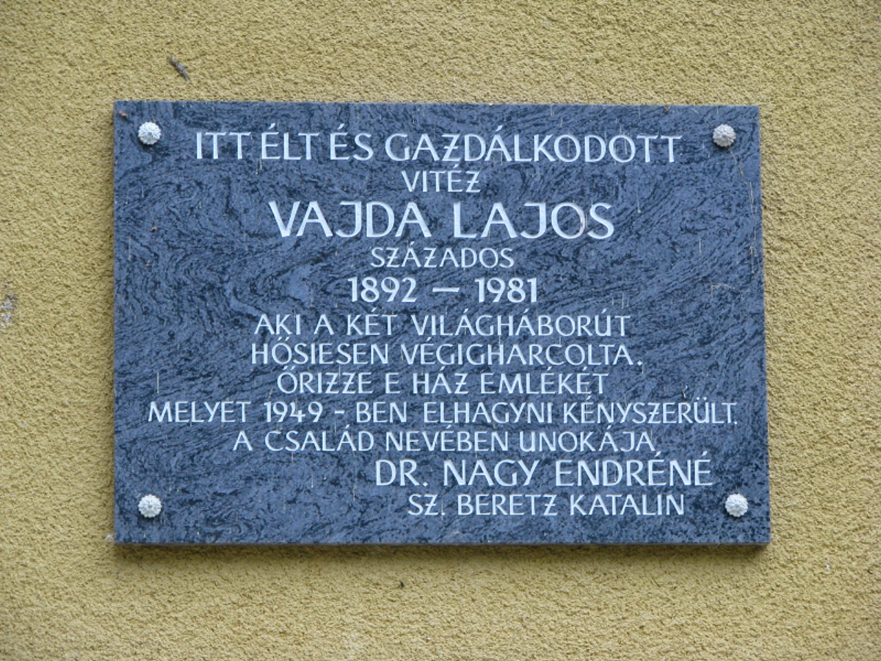 közeli látnivaló címképe