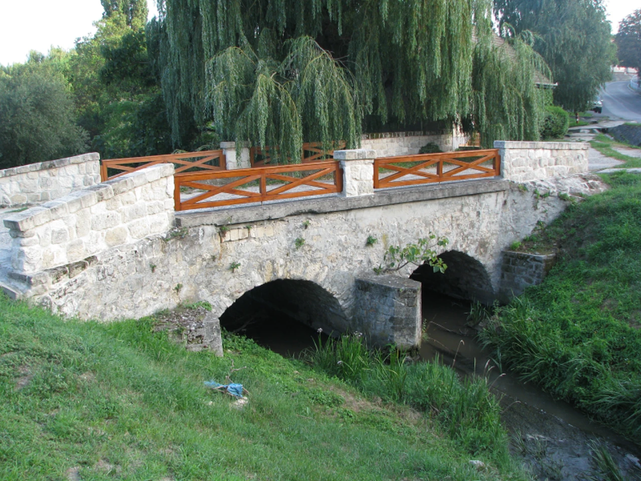 közeli látnivaló címképe