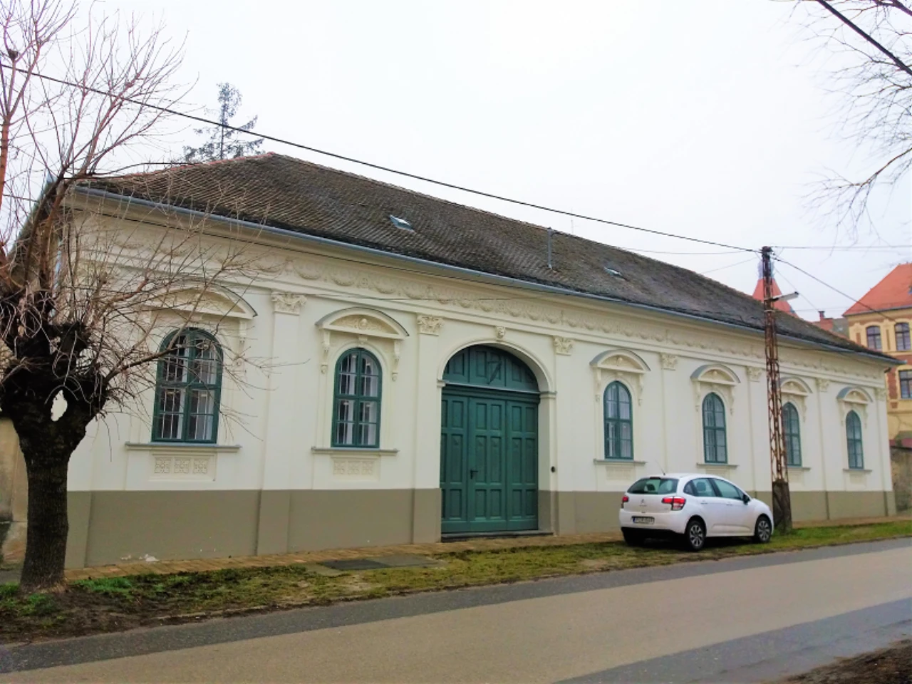közeli látnivaló címképe