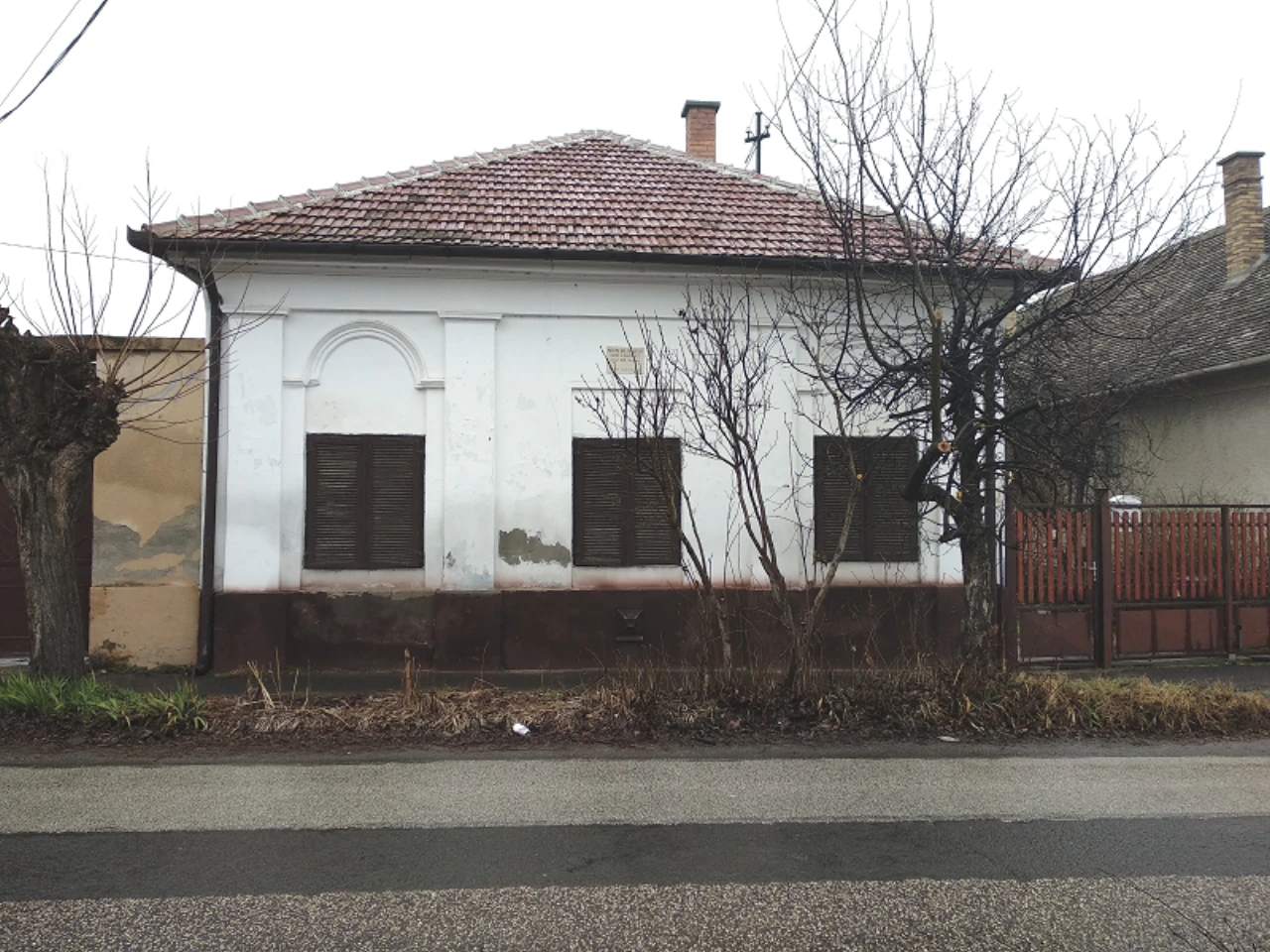 közeli látnivaló címképe