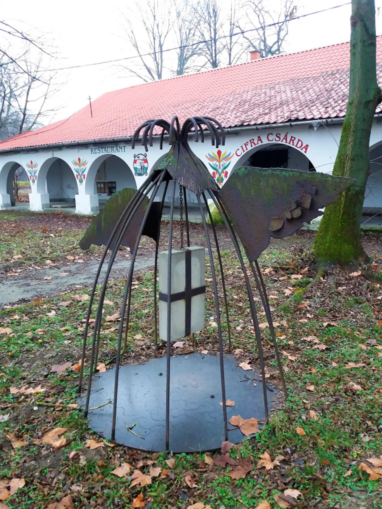 közeli látnivaló címképe