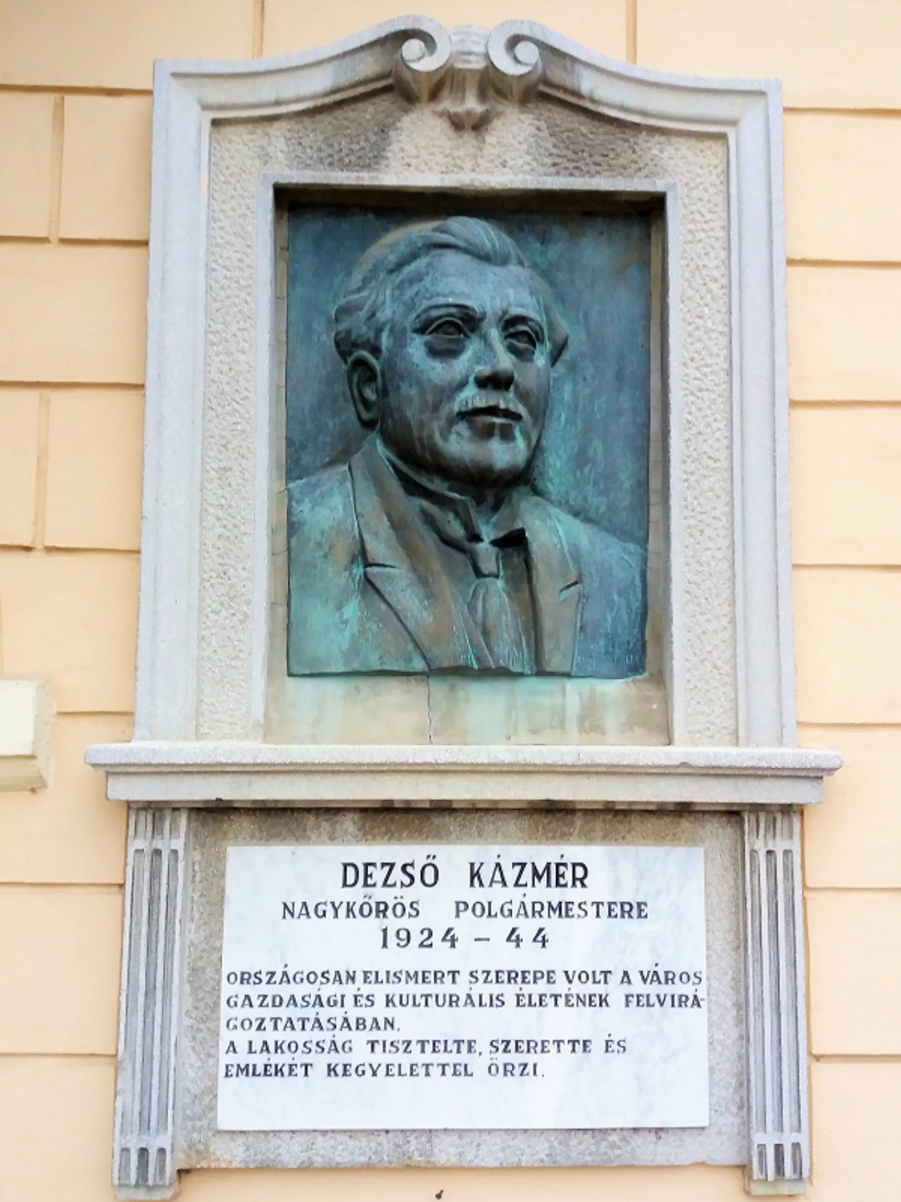 közeli látnivaló címképe