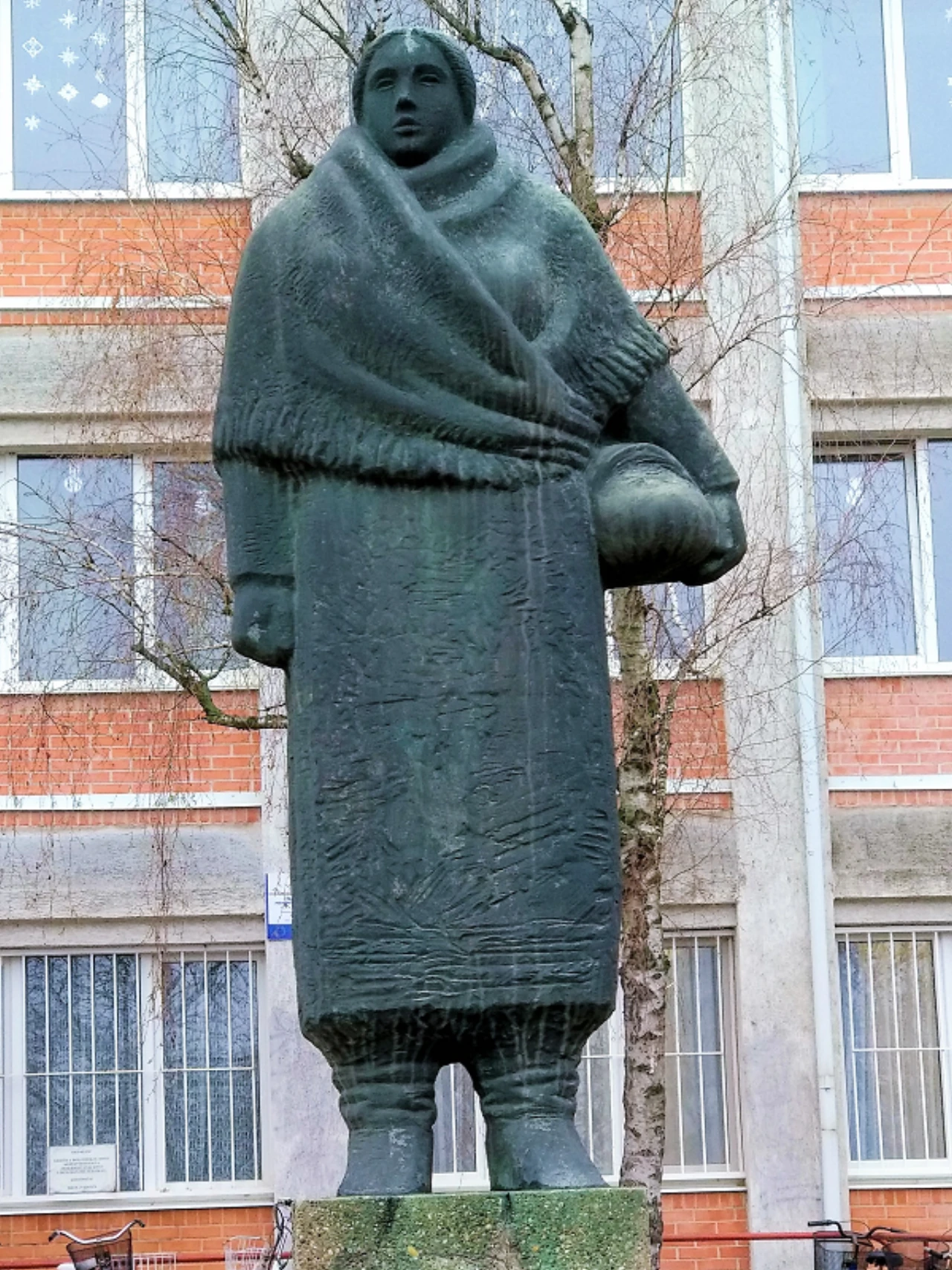 közeli látnivaló címképe