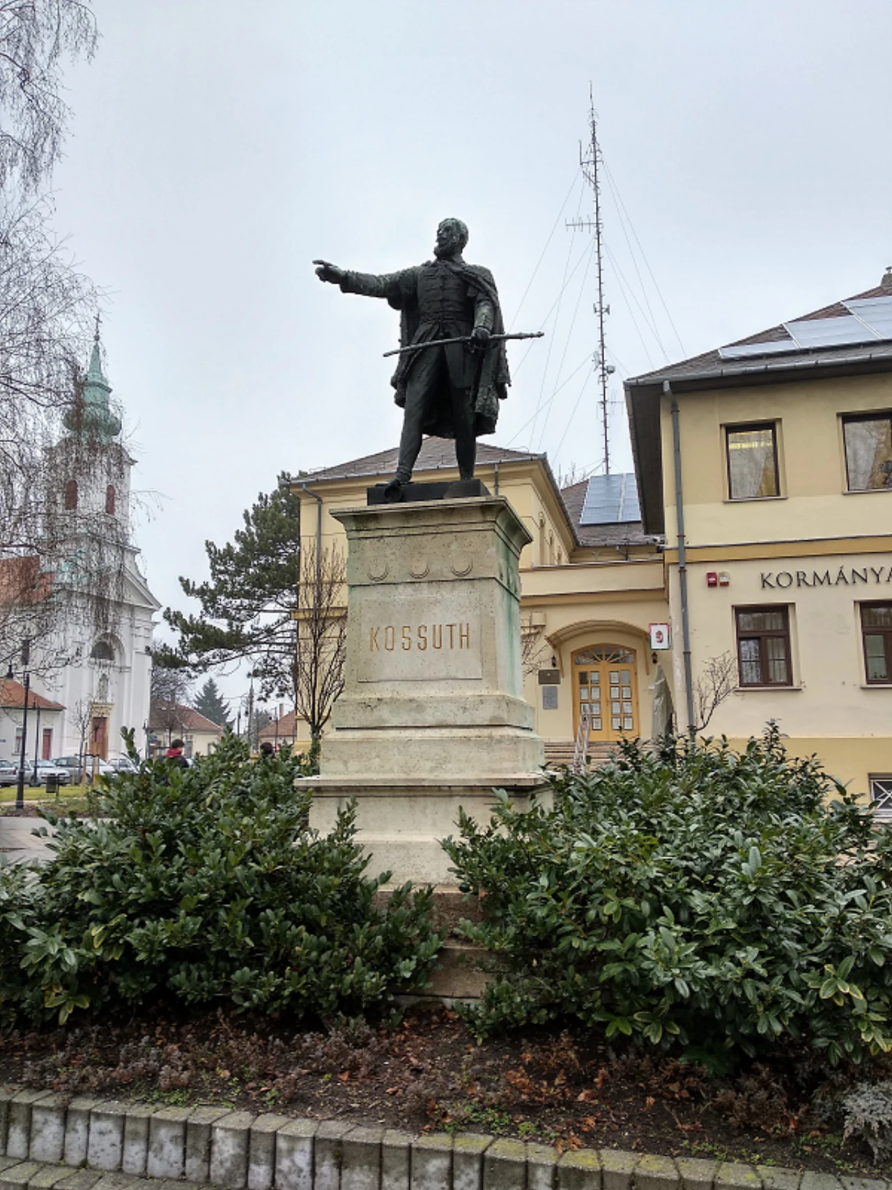 közeli látnivaló címképe