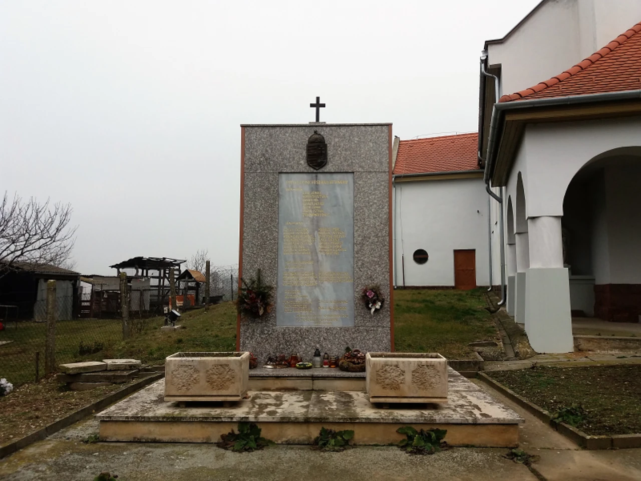 közeli látnivaló címképe