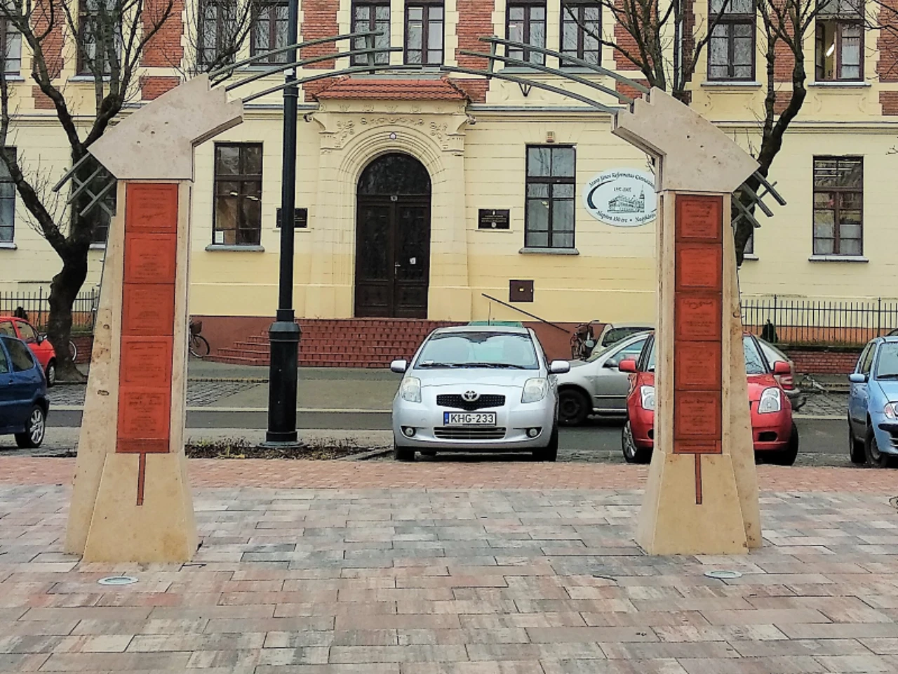közeli látnivaló címképe