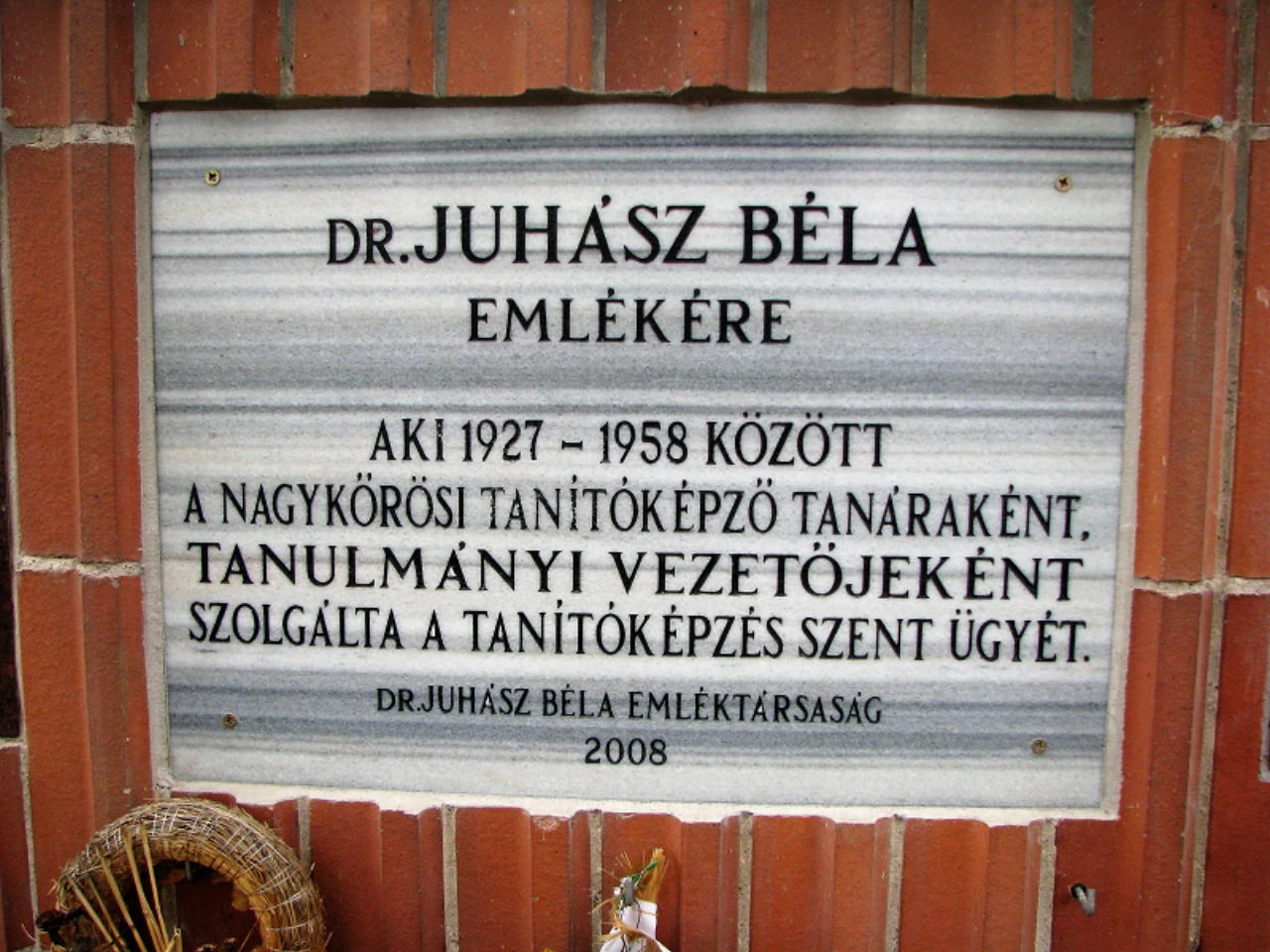 közeli látnivaló címképe
