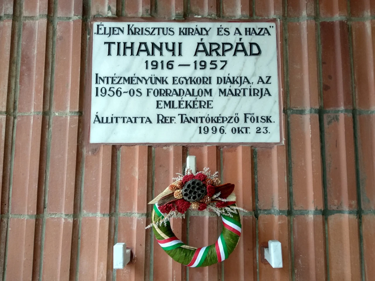 közeli látnivaló címképe