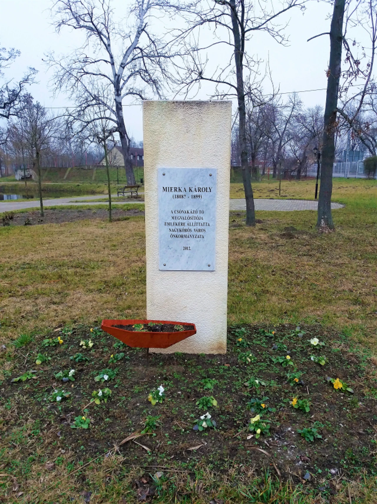 közeli látnivaló címképe