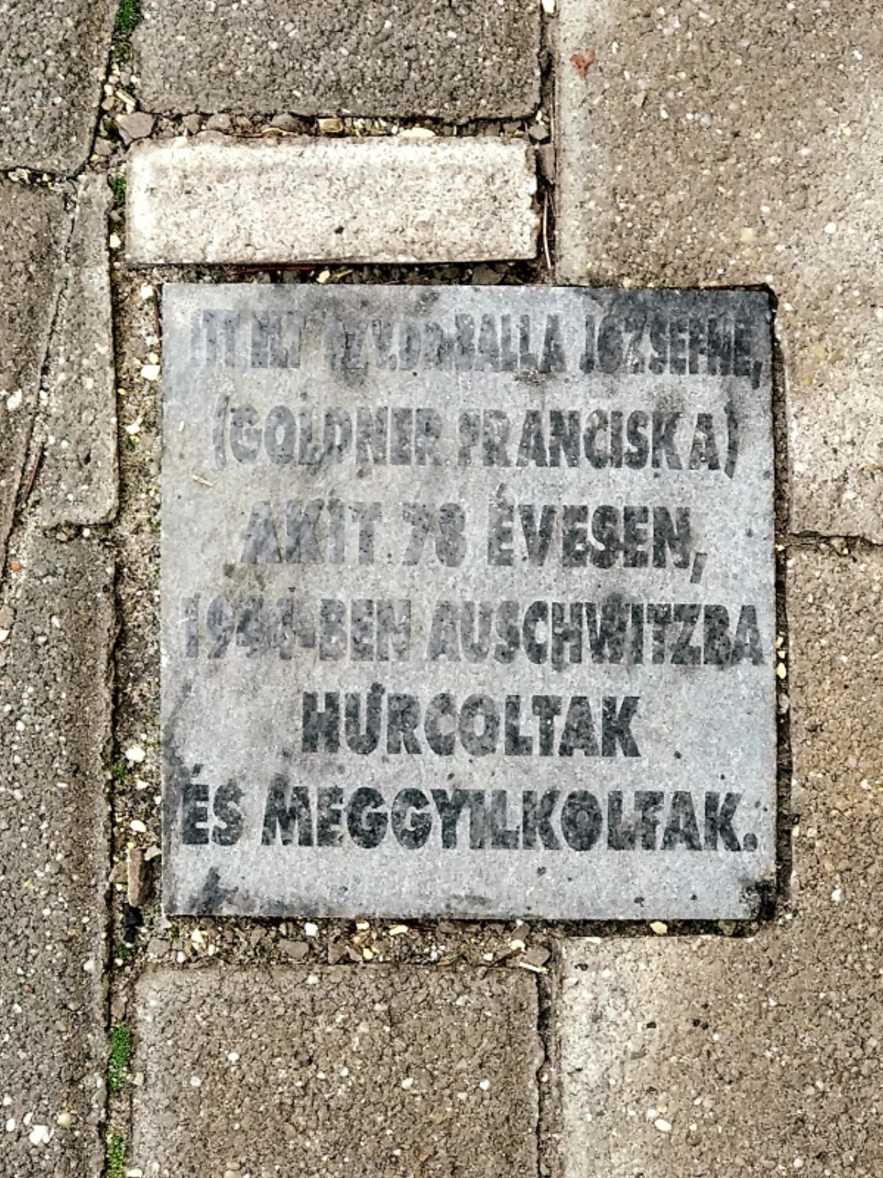 közeli látnivaló címképe