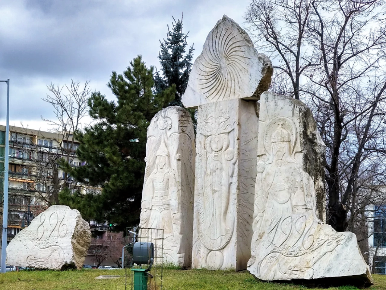 közeli látnivaló címképe
