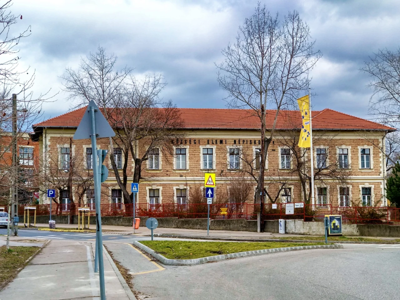 közeli látnivaló címképe