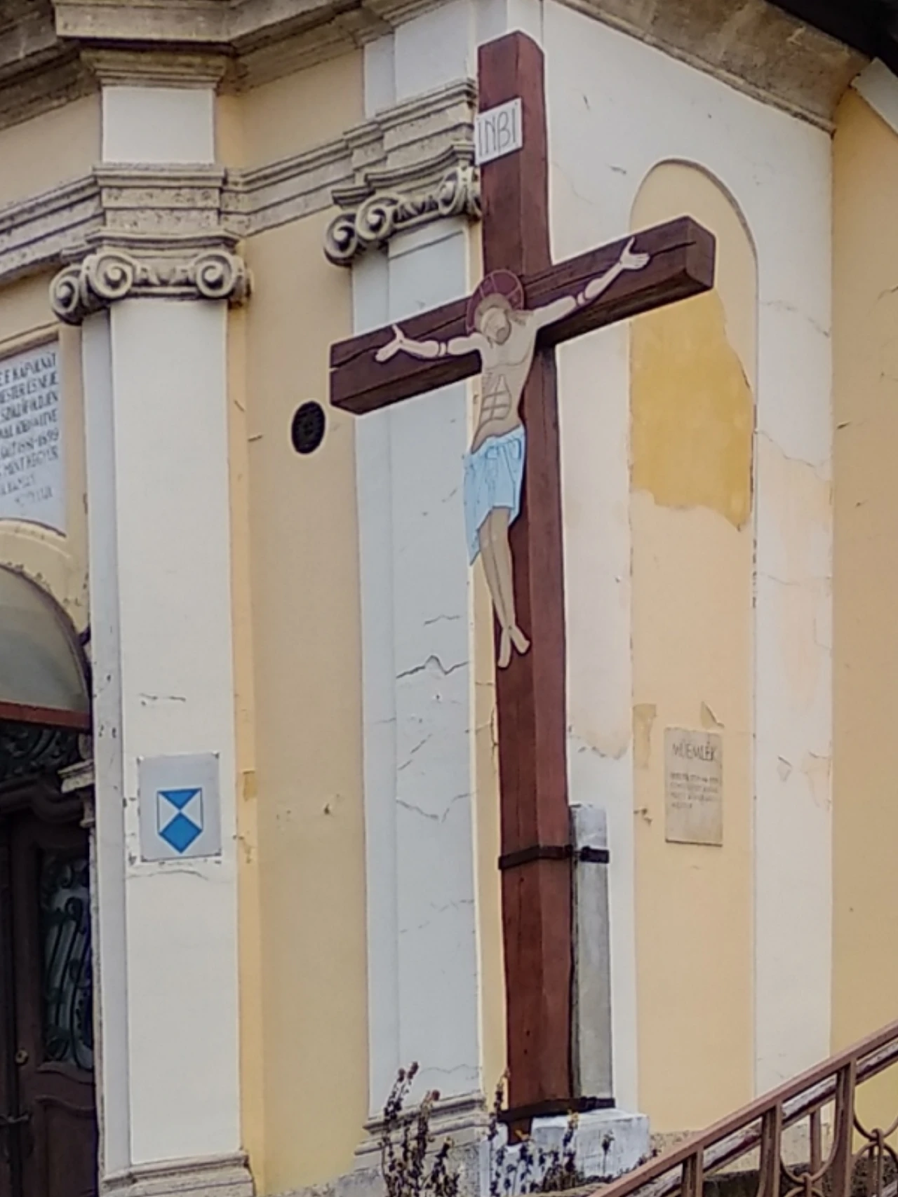 közeli látnivaló címképe