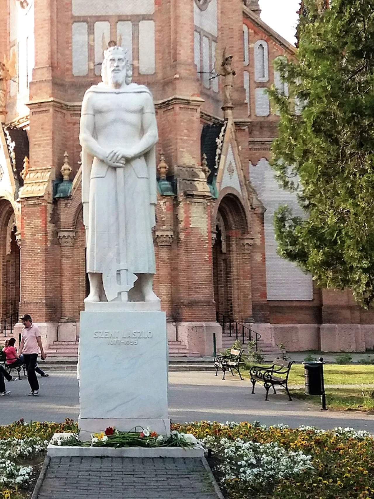 Szent László szobor nevü látnivaló 1. számú fényképe