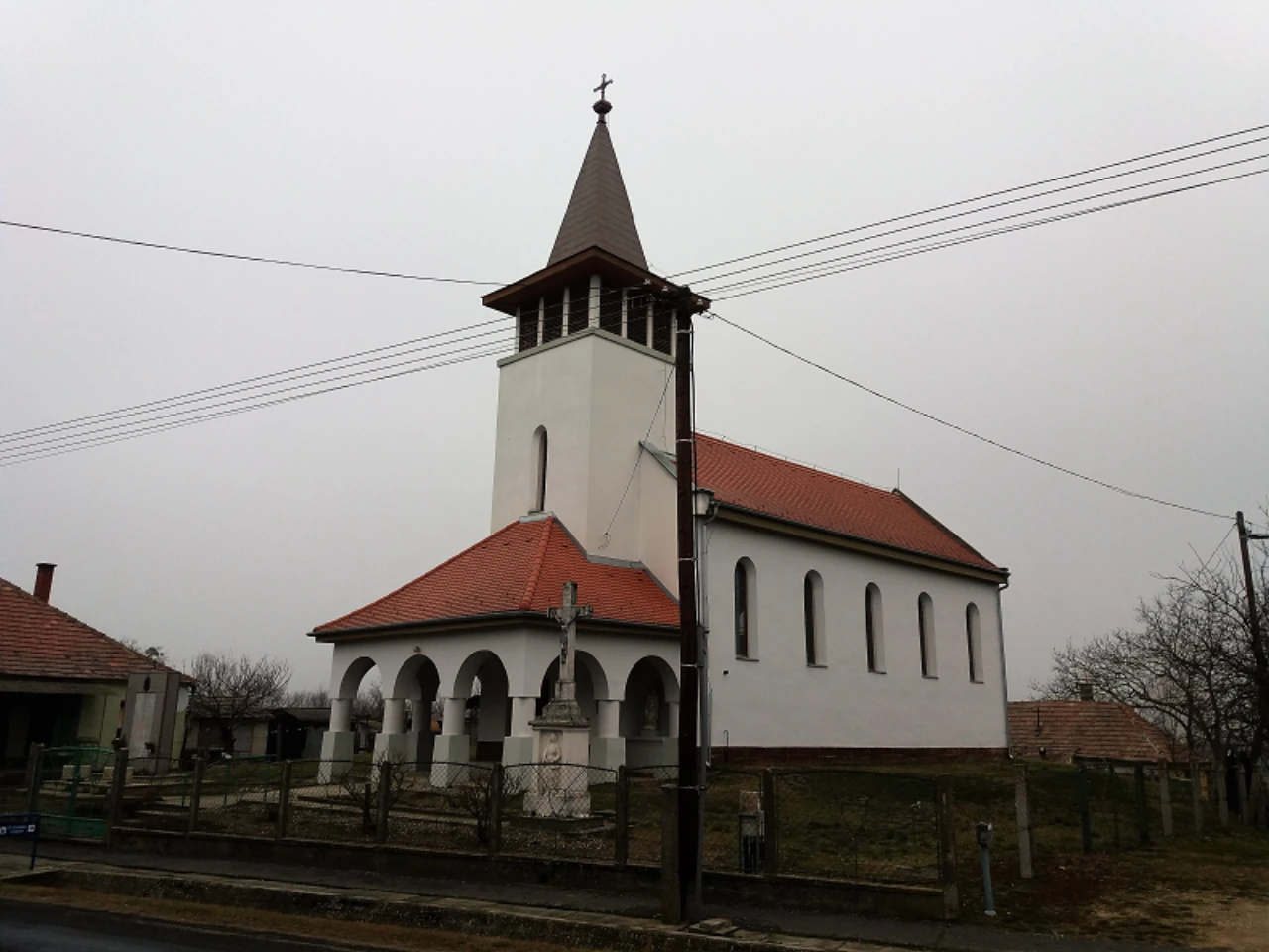 közeli látnivaló címképe