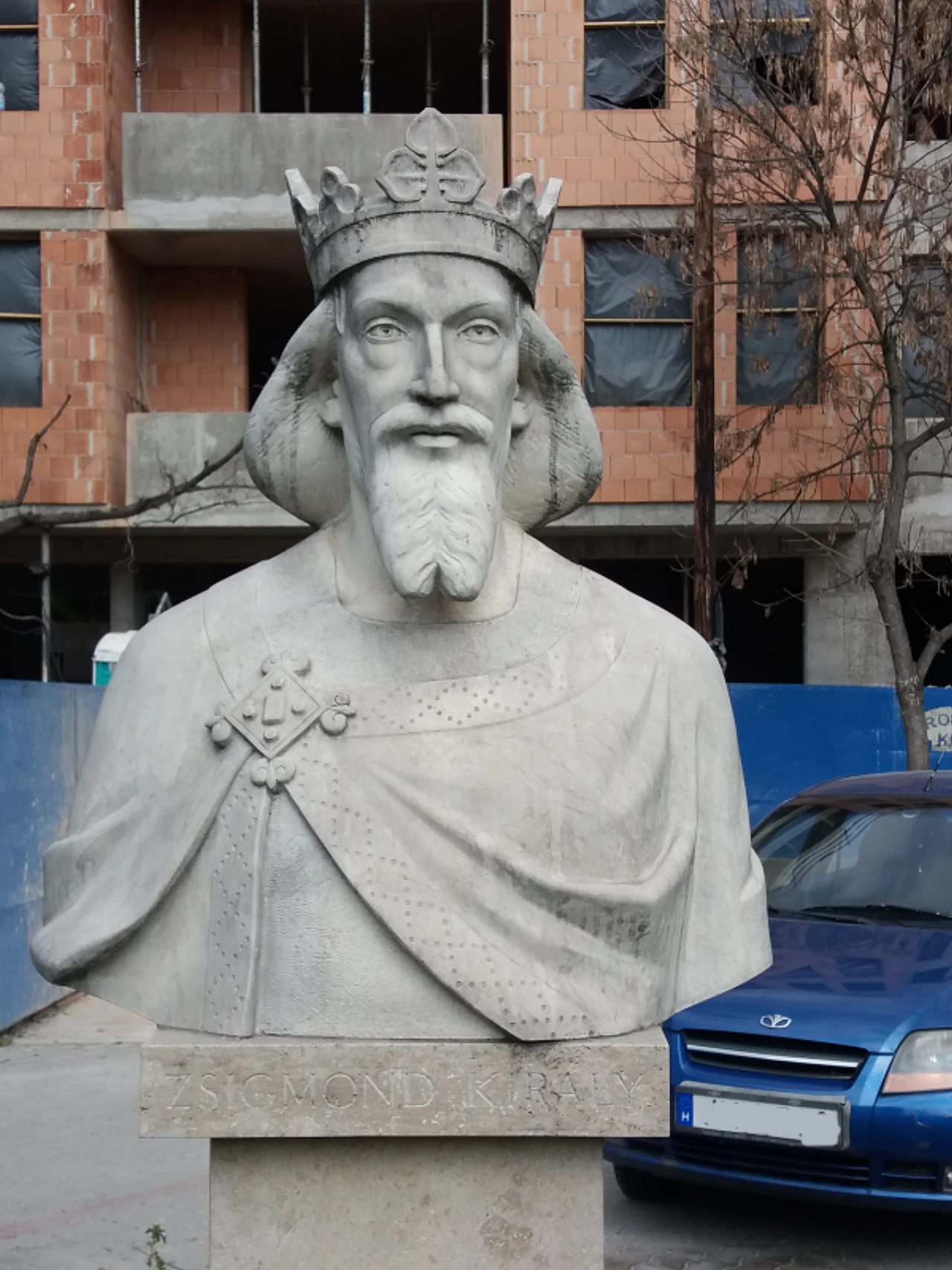 közeli látnivaló címképe