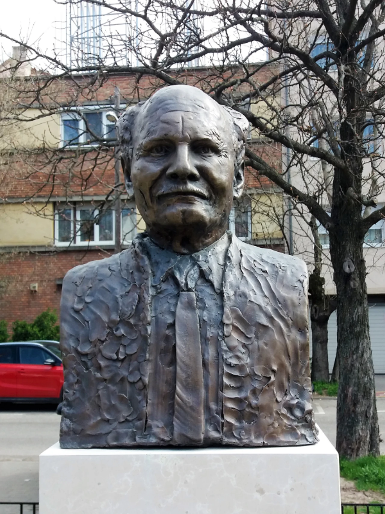 közeli látnivaló címképe