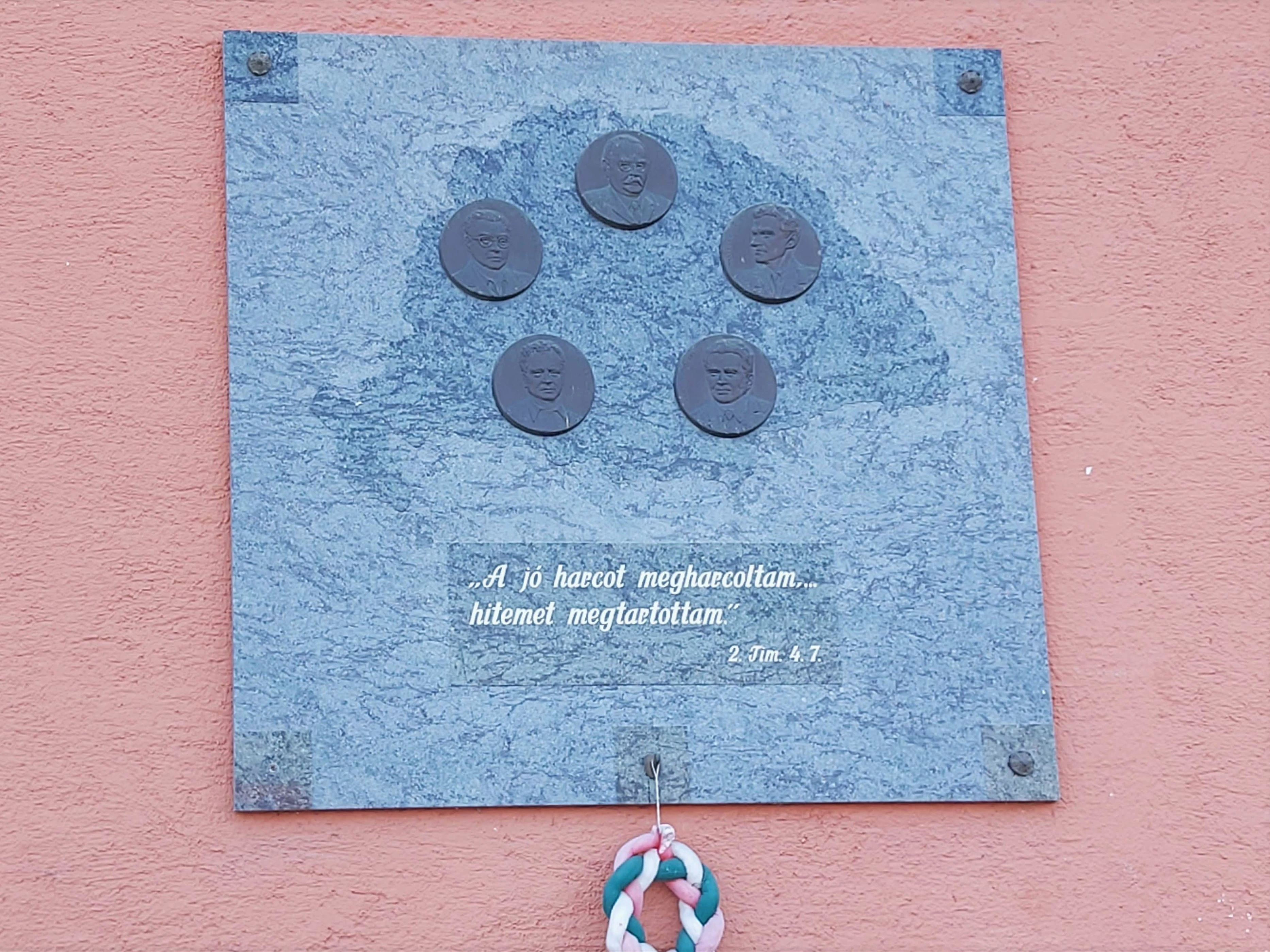 közeli látnivaló címképe