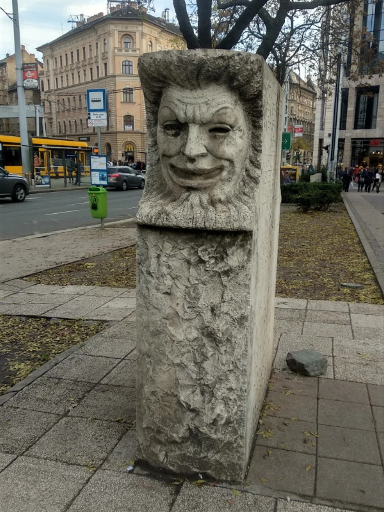 közeli látnivaló címképe