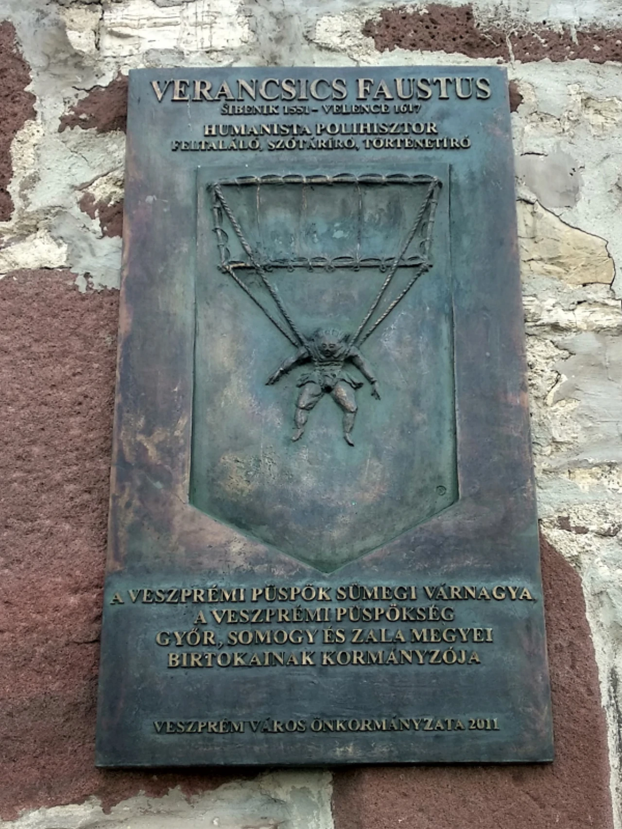 közeli látnivaló címképe