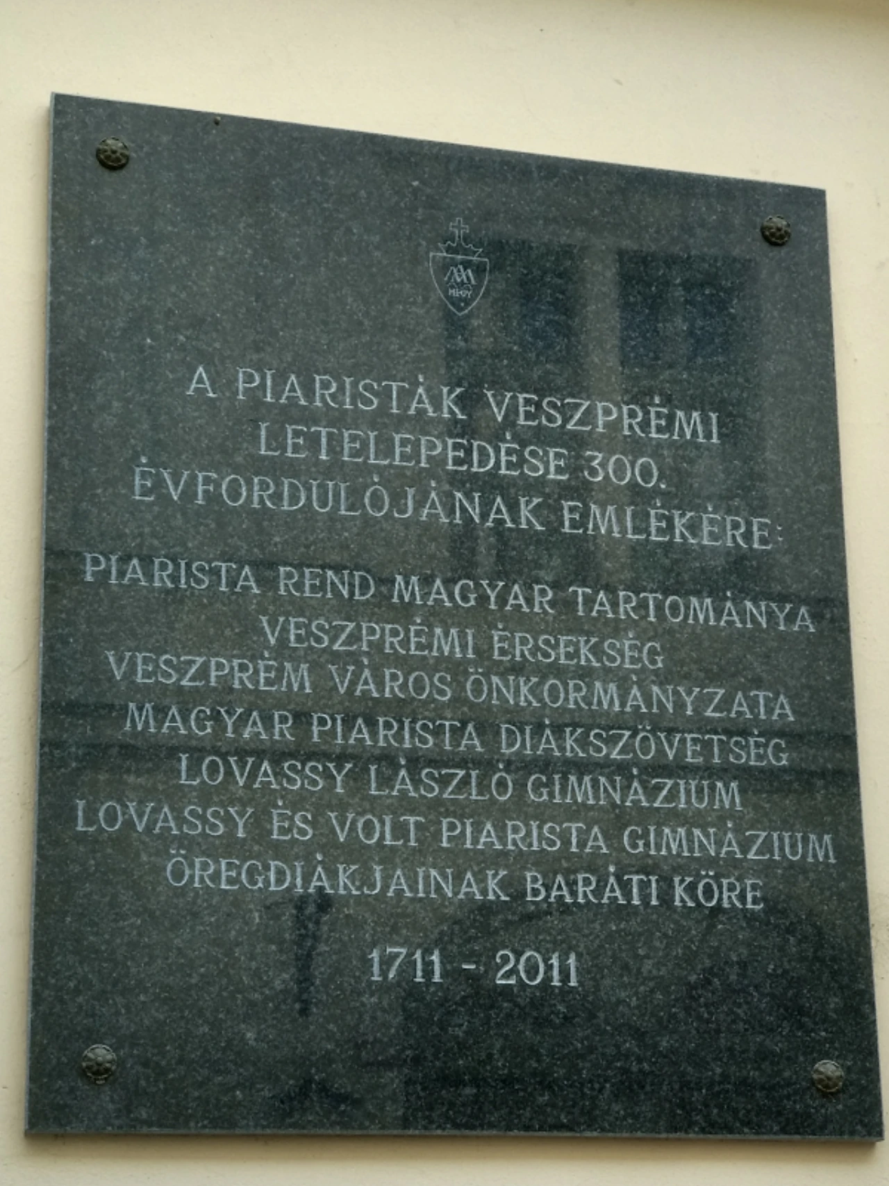 közeli látnivaló címképe