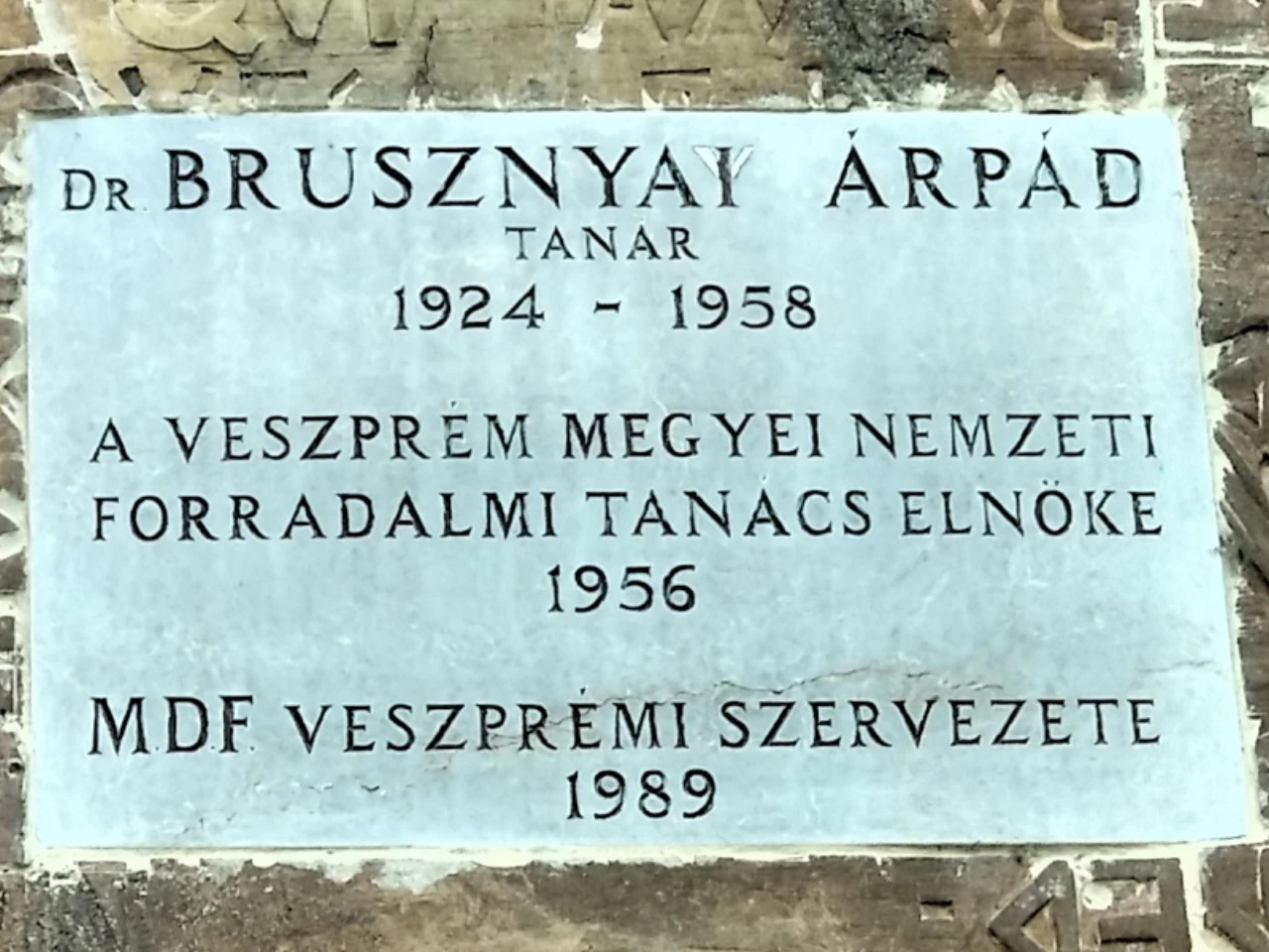 közeli látnivaló címképe