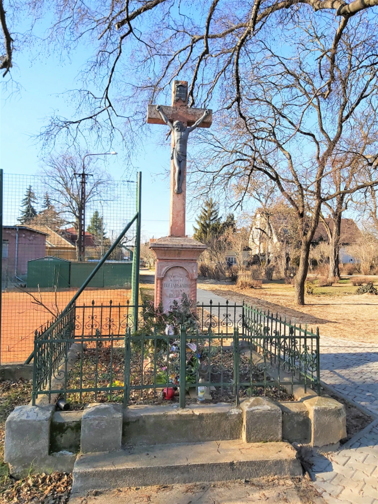 közeli látnivaló címképe