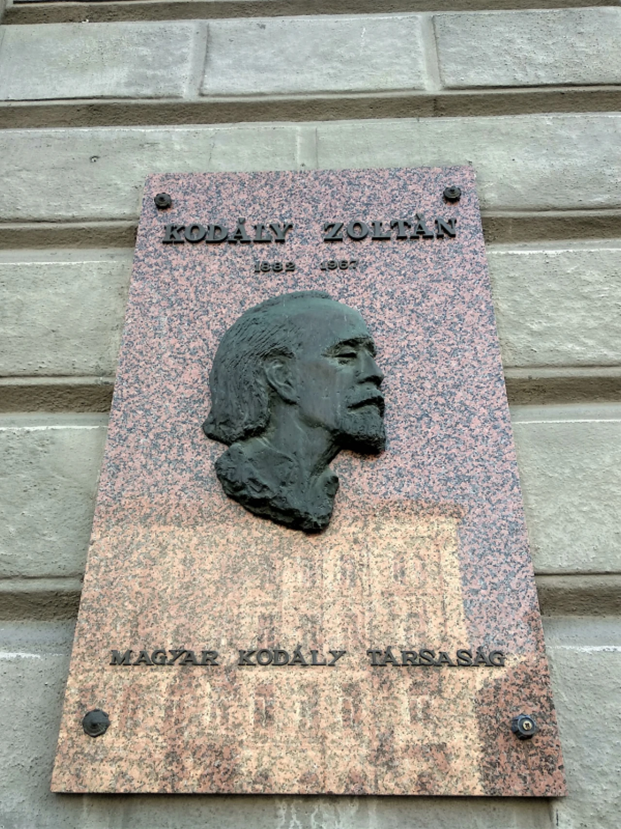 közeli látnivaló címképe