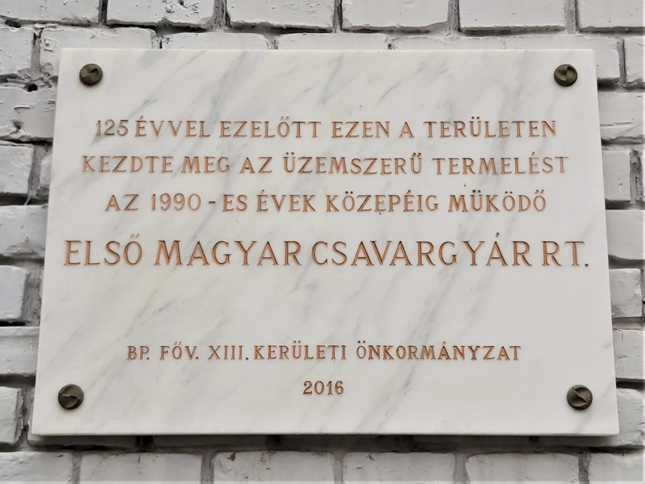 közeli látnivaló címképe