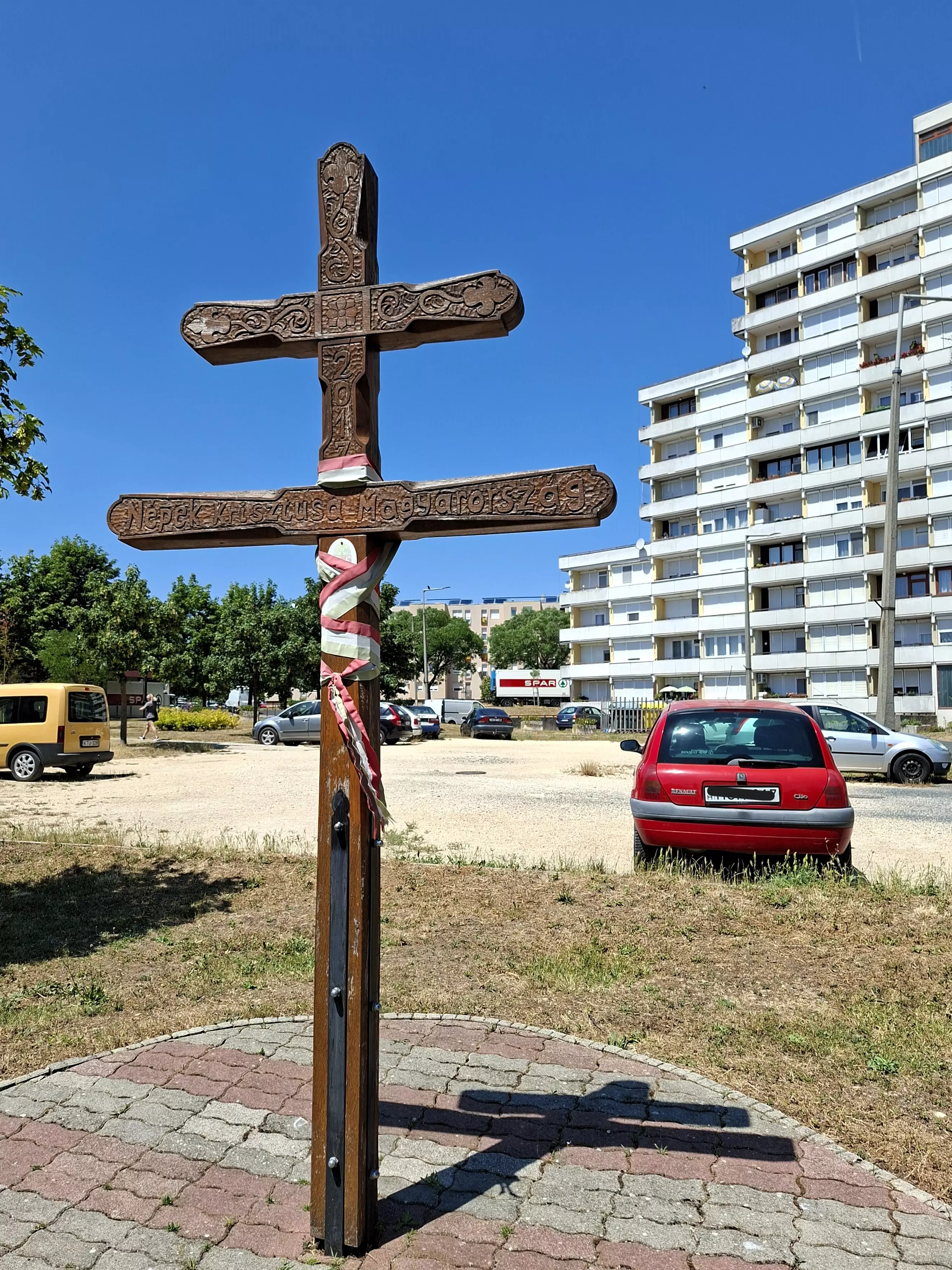 közeli látnivaló címképe