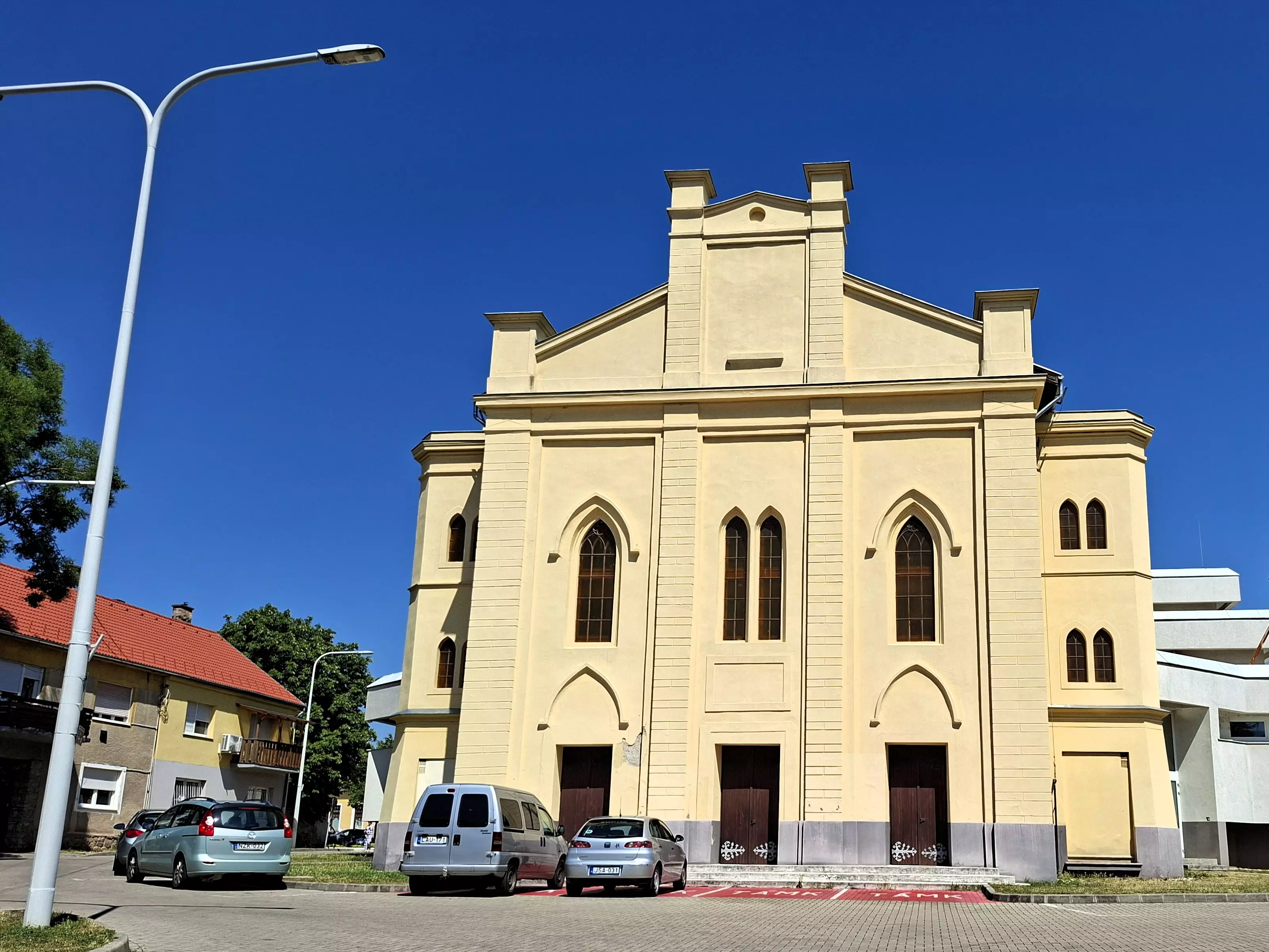 közeli látnivaló címképe