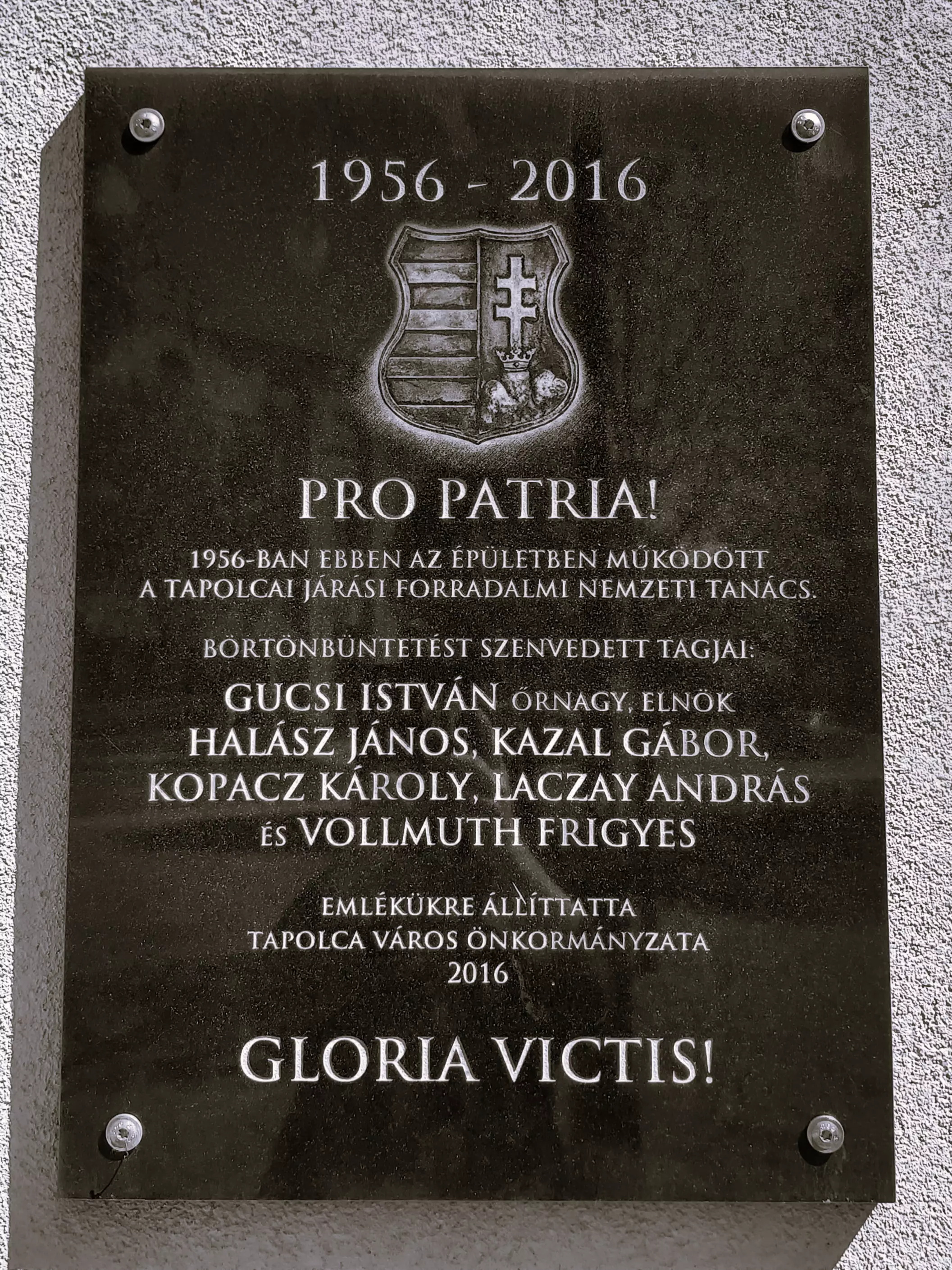 közeli látnivaló címképe